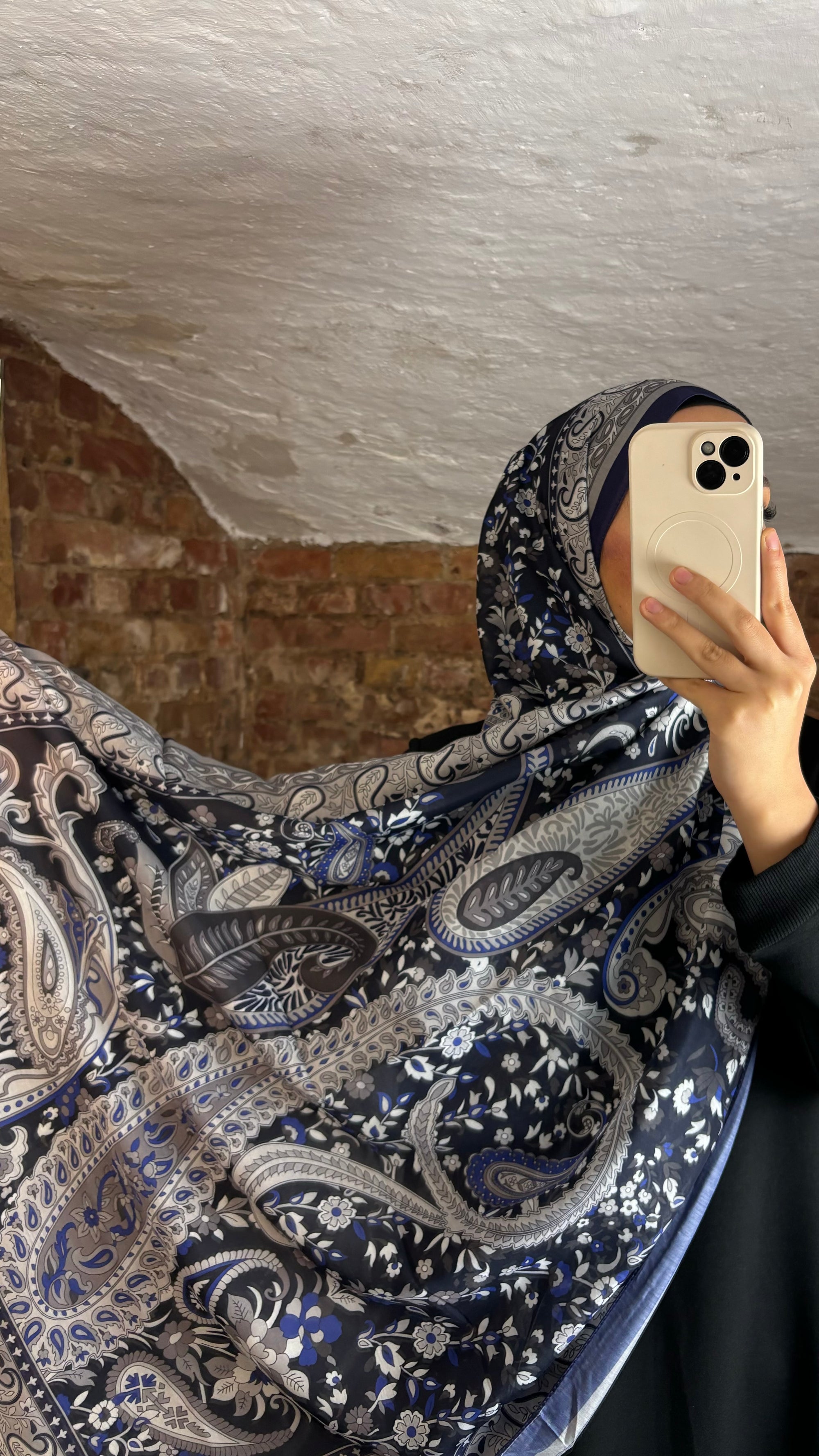Hijab bohème doux en bleu foncé