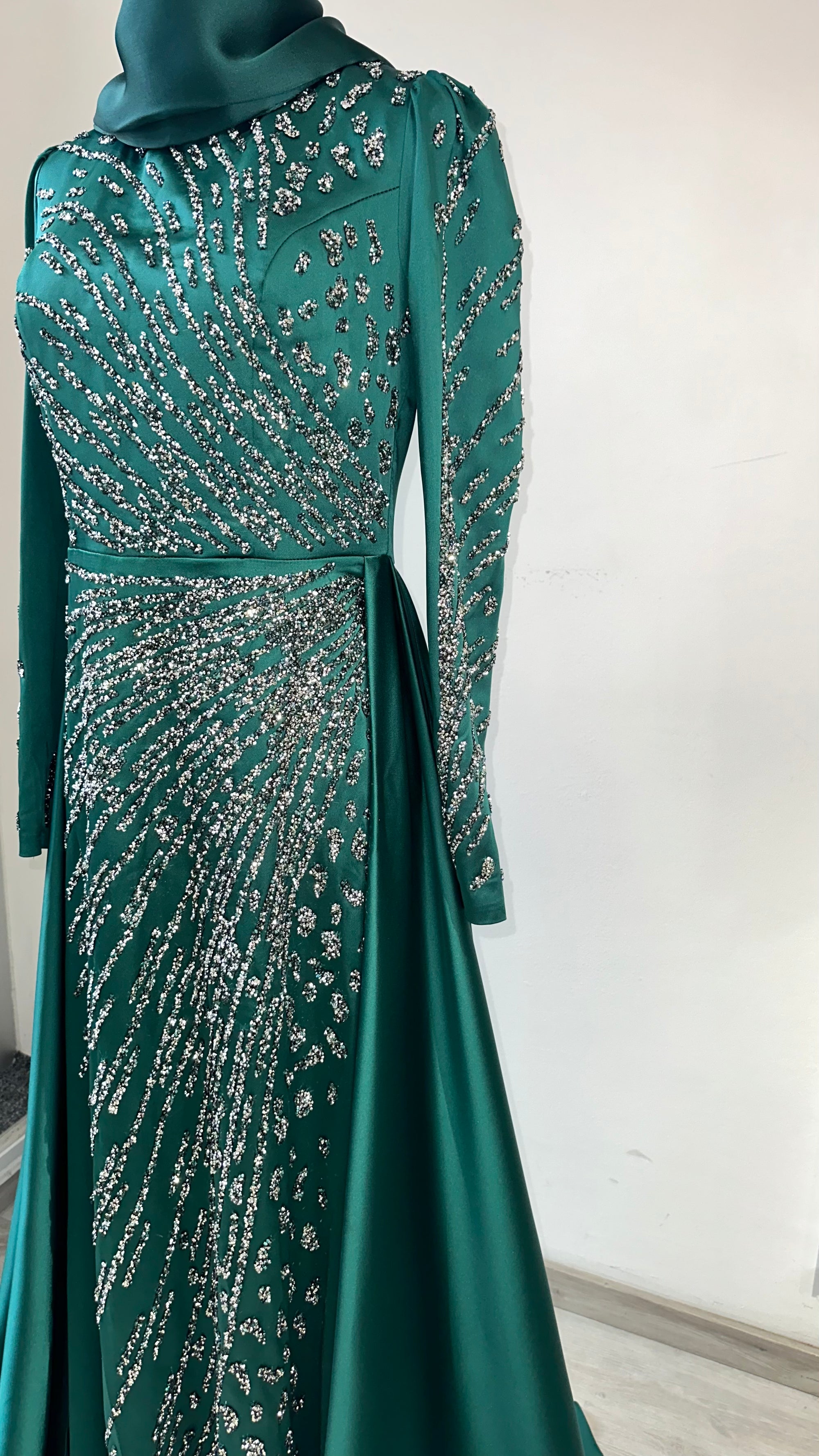 Lara Abendkleid mit Strass in smaragdgrün