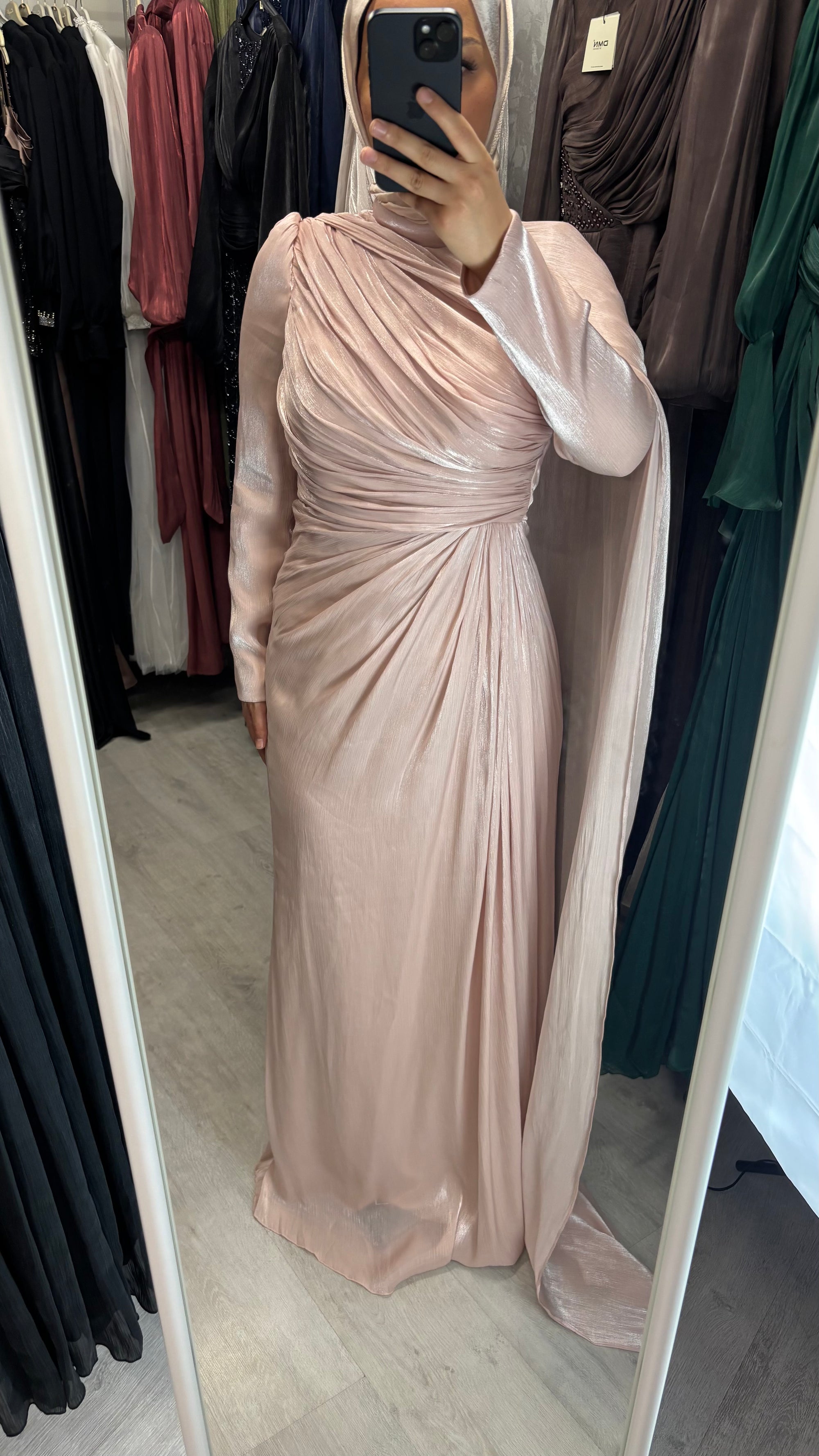 Huda evening dress in pink
