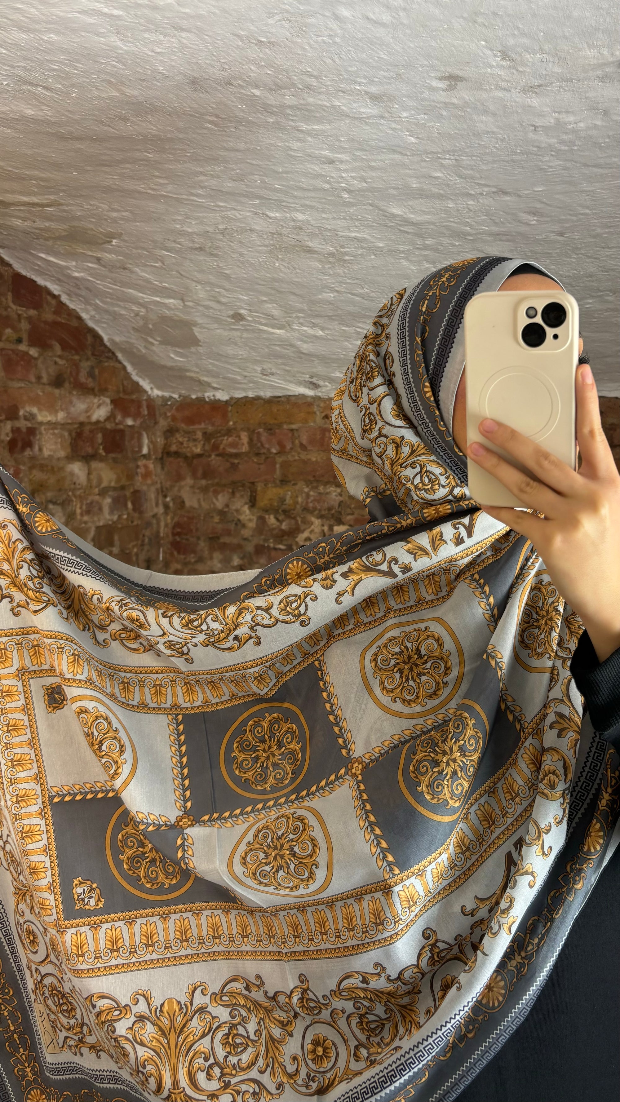 Hijab bohème doux en gris clair