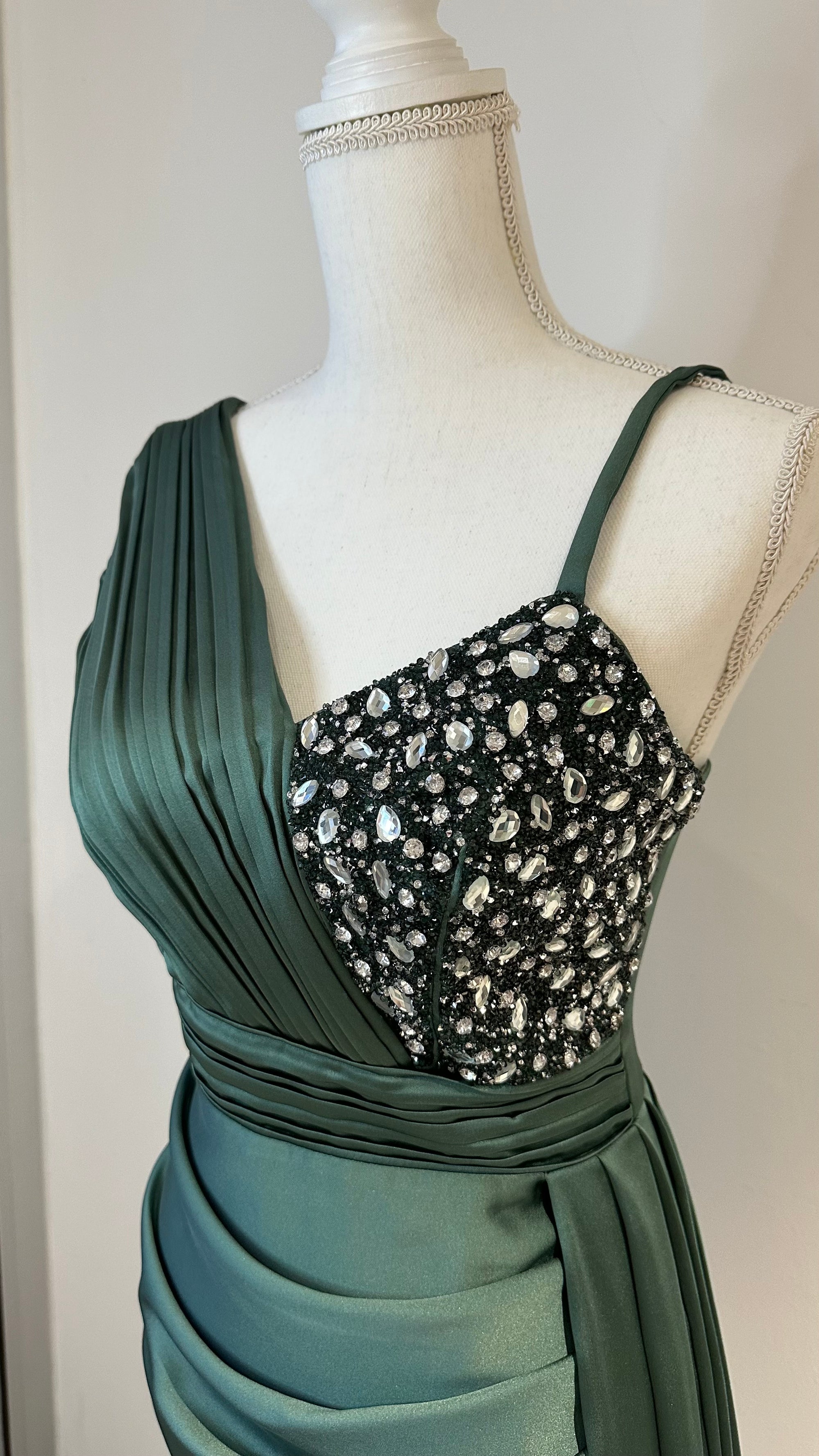 Hazen evening dress in turquoise - green