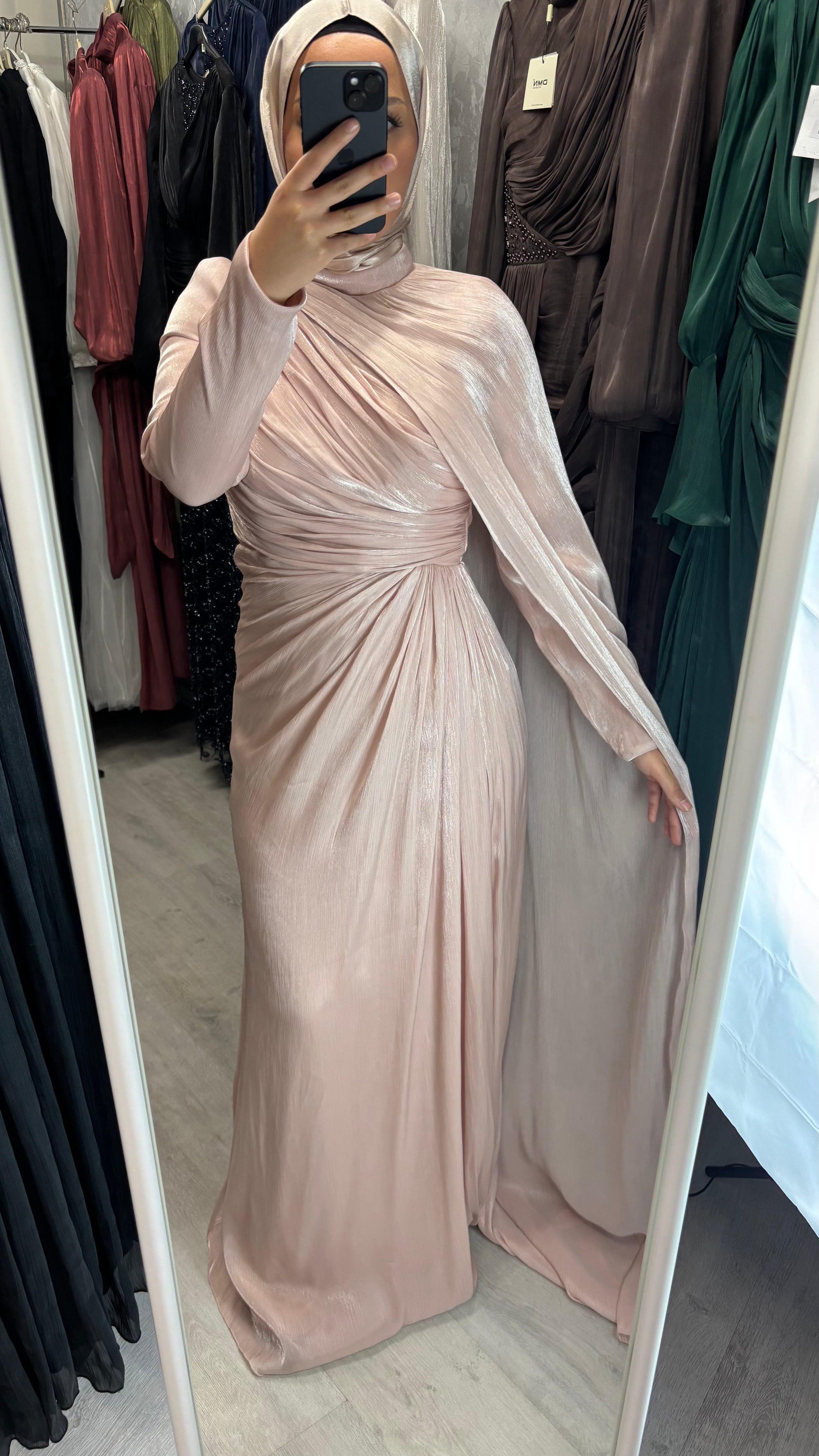 Huda evening dress in pink