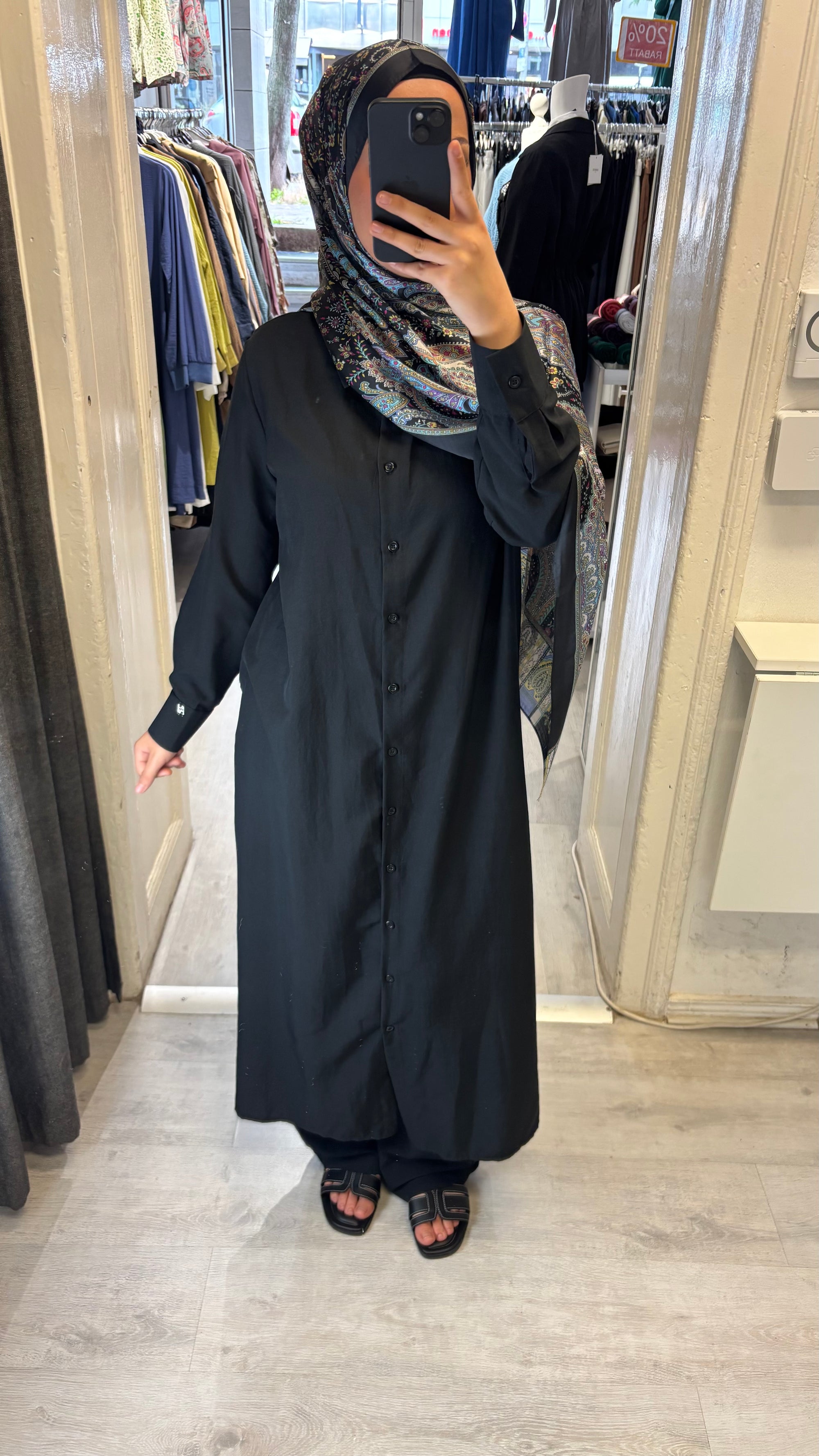Armine set with trousers in black