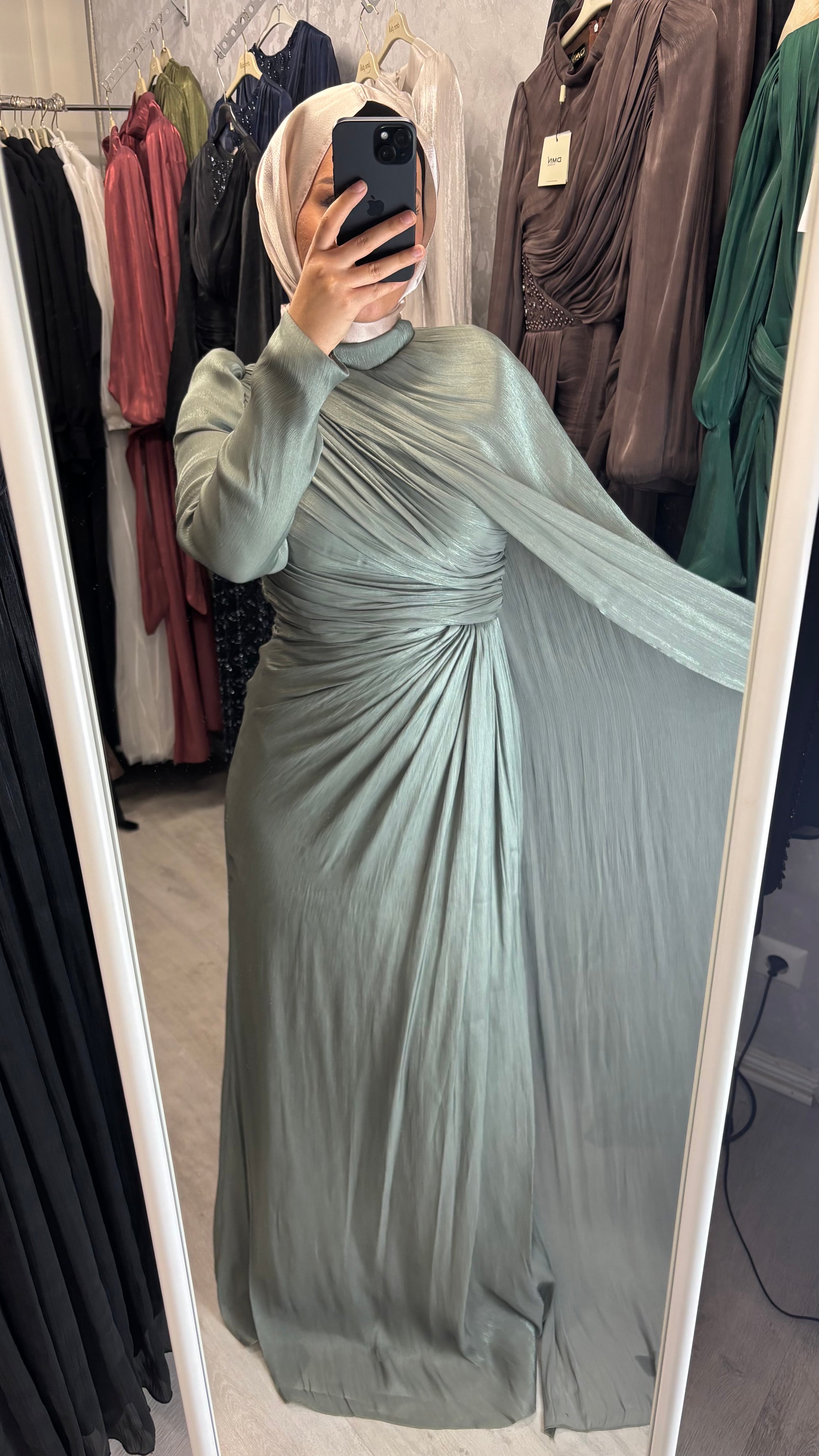 Huda evening dress in mint