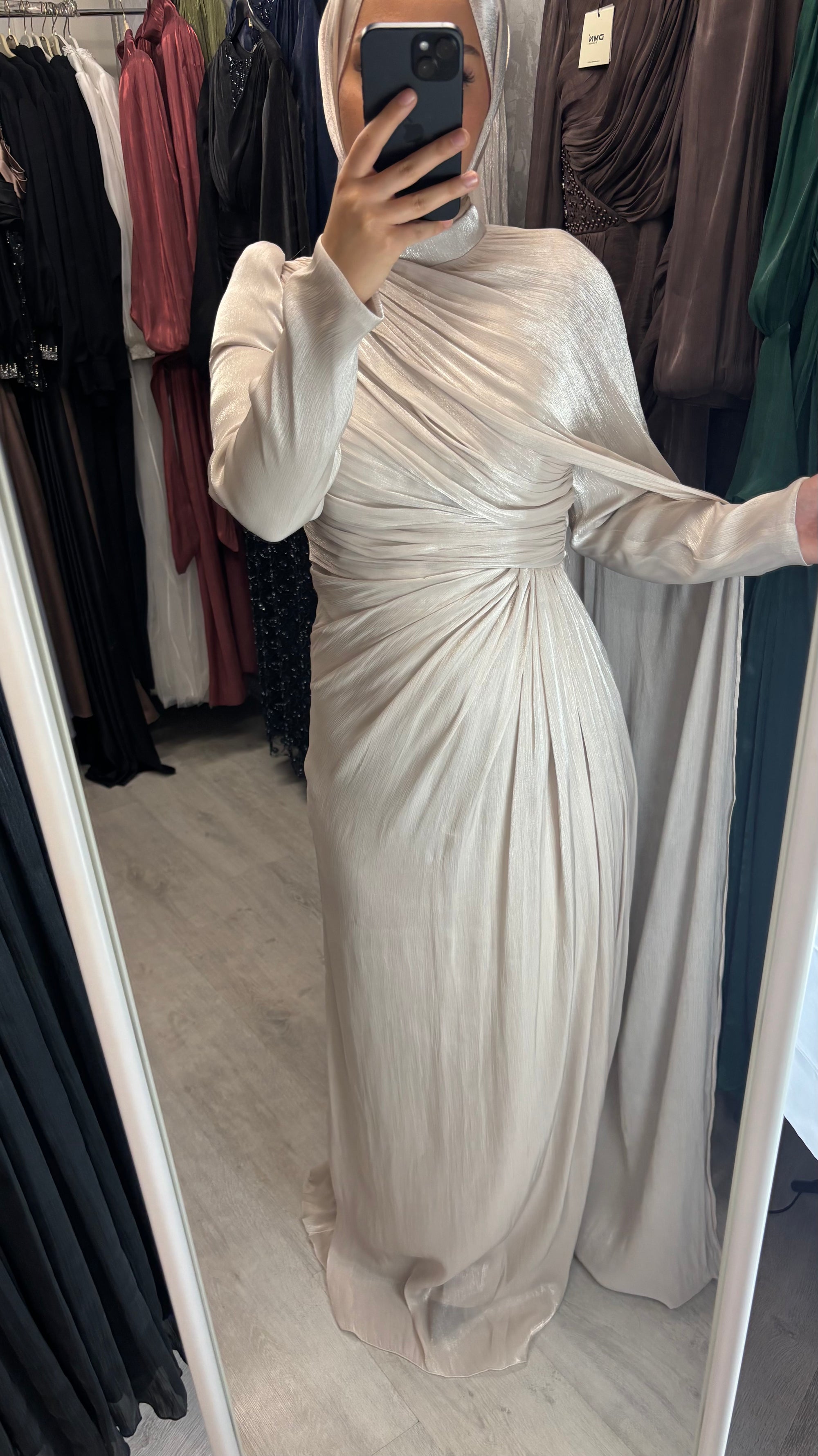 Huda evening dress in cream
