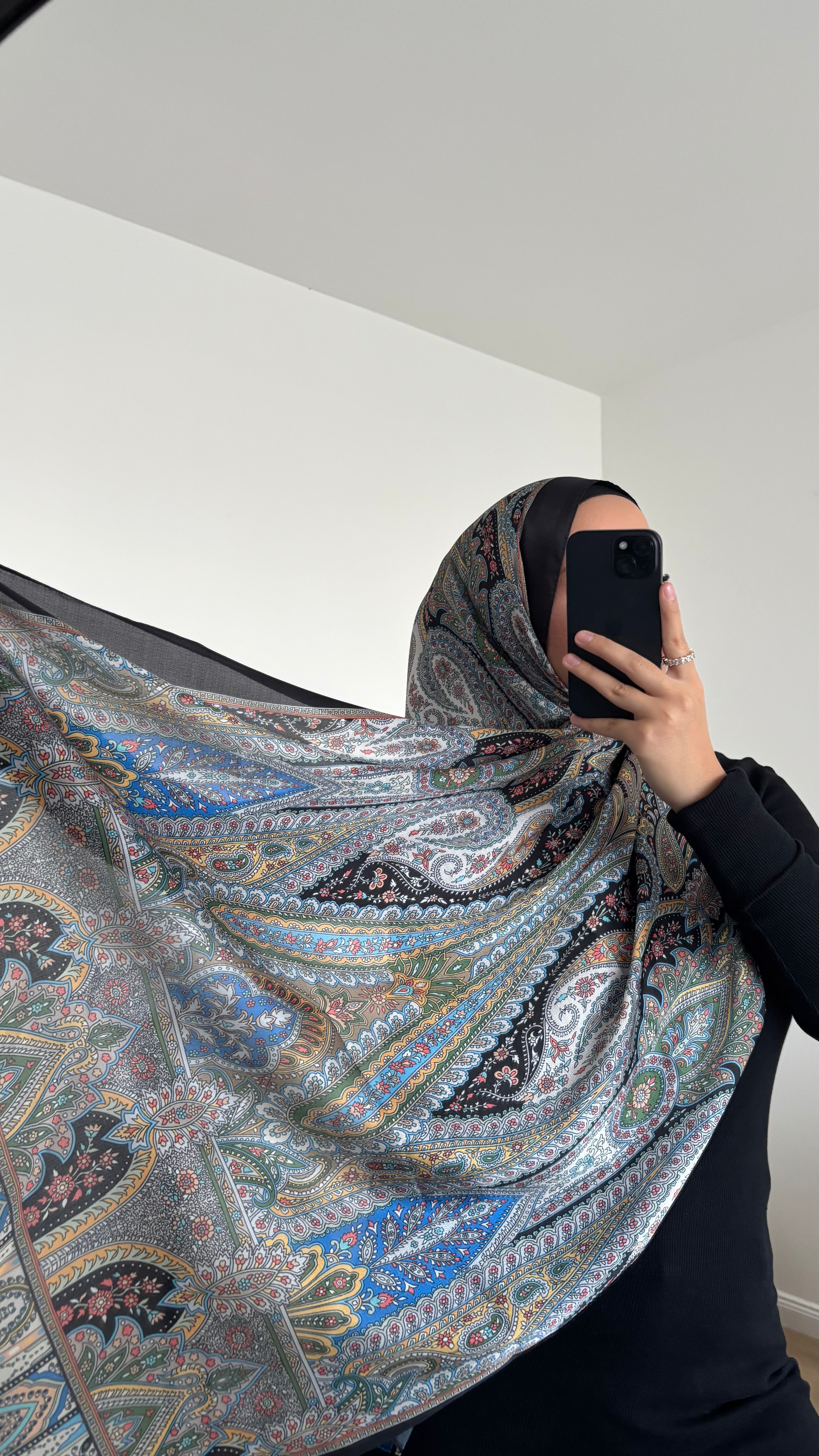 Seidenvoile Hijab in schwarz-dunkelblau
