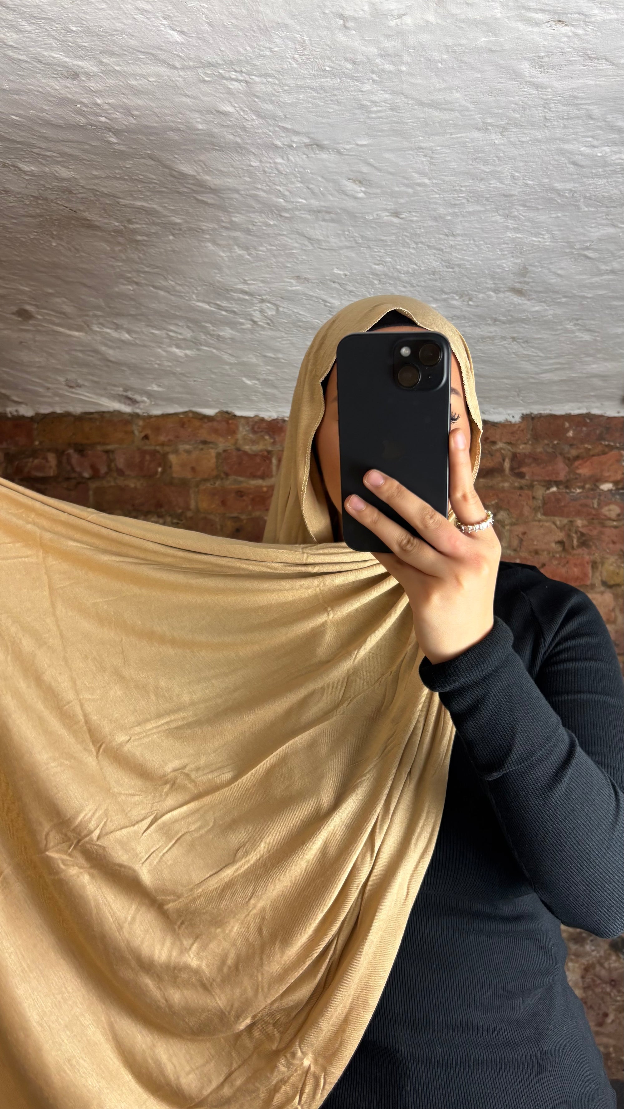 Armine jersey hijab in beige-gold