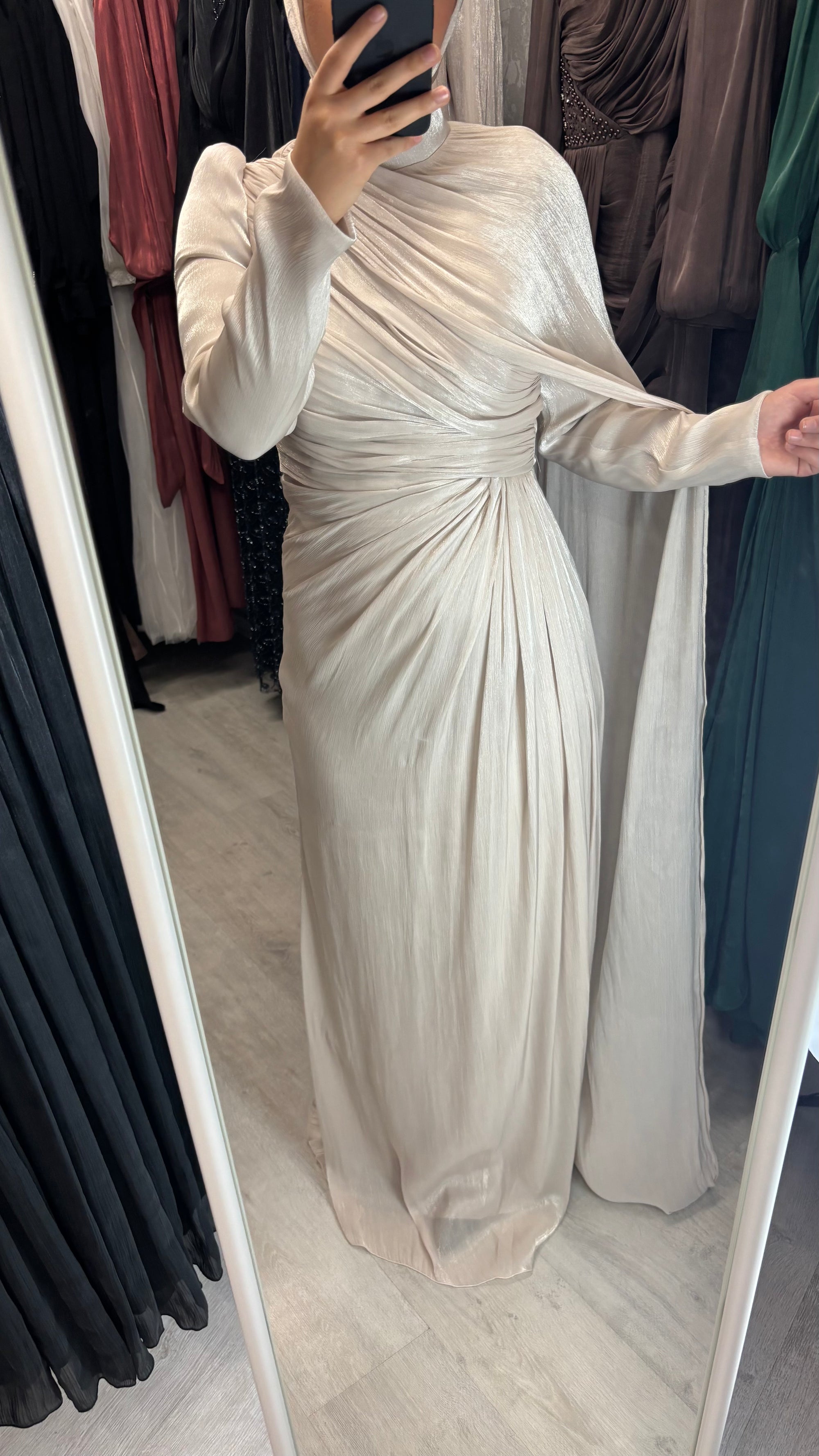 Huda evening dress in cream