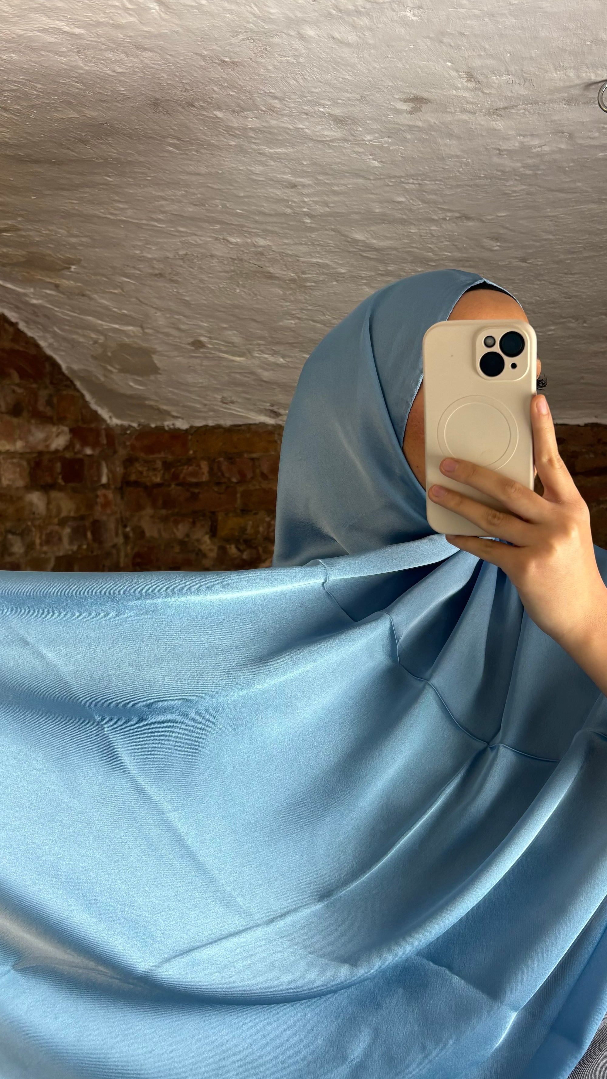 ARMINE trend scarf in light blue