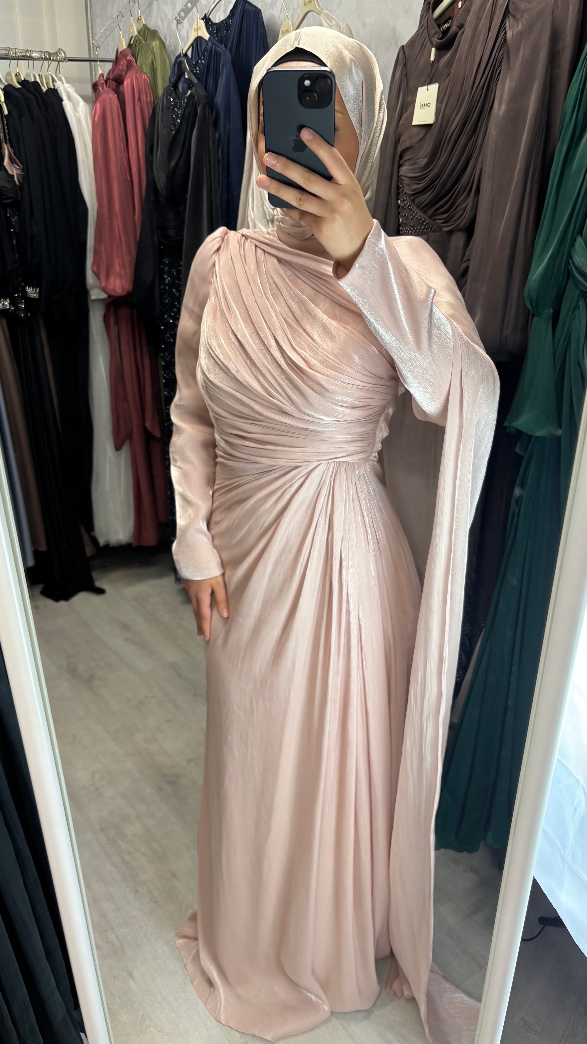 Huda evening dress in pink