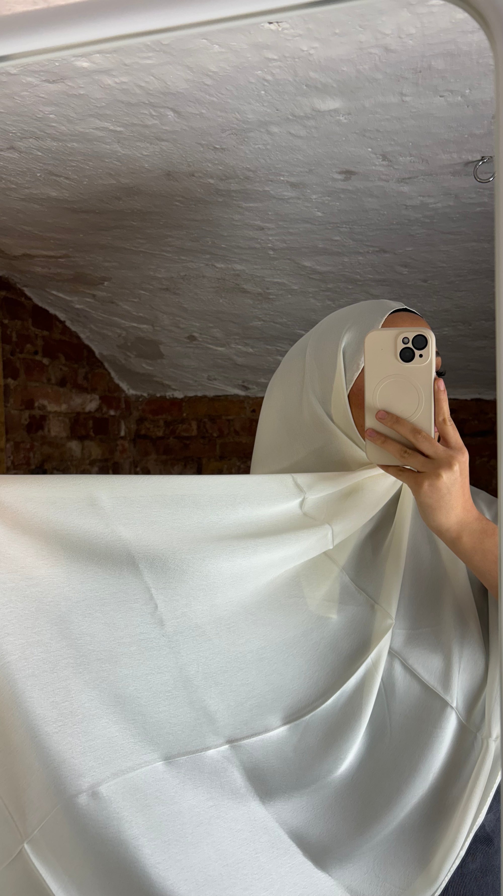 ARMINE trend scarf in cream white