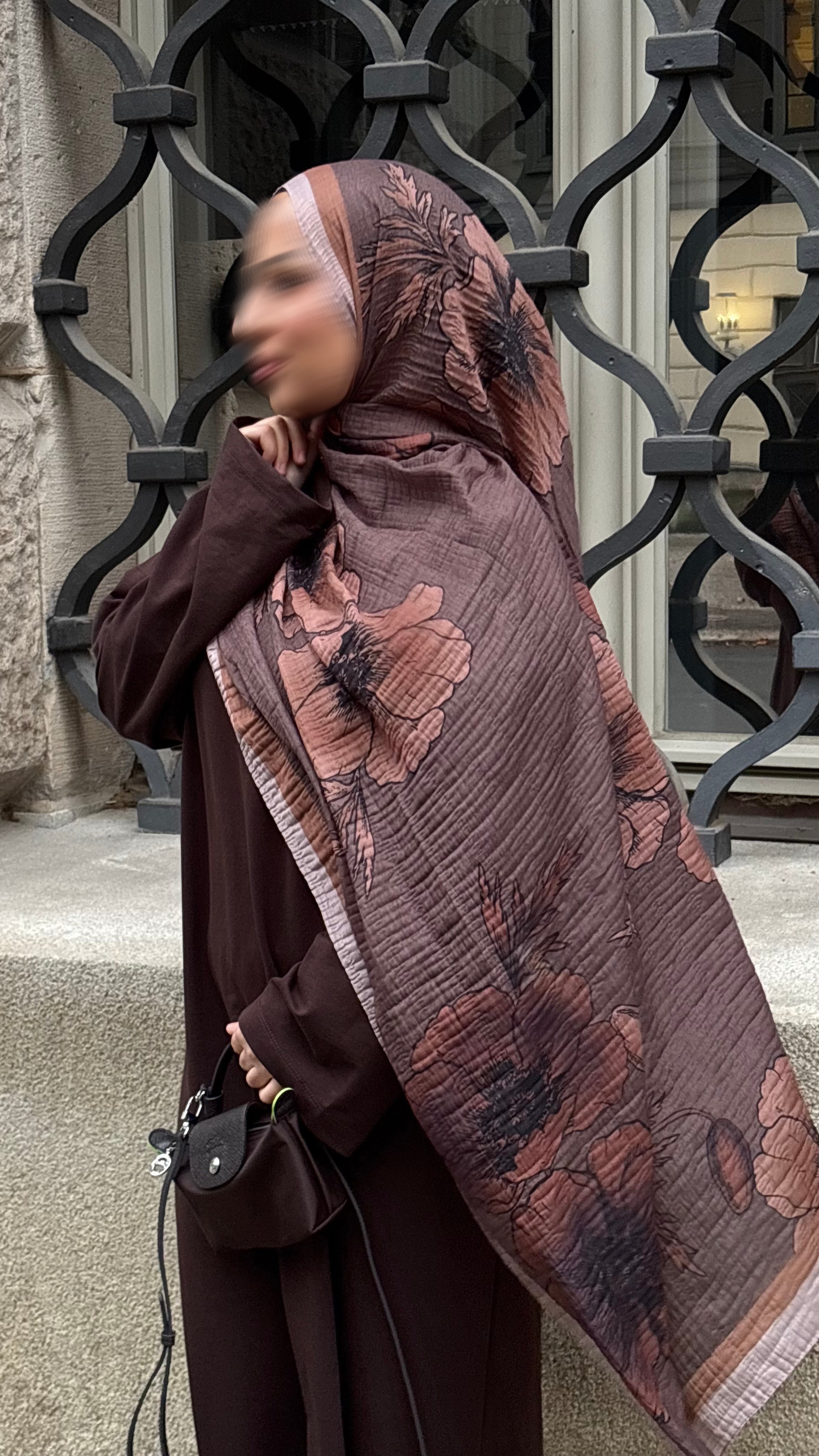 Rosea Hijab in Braun