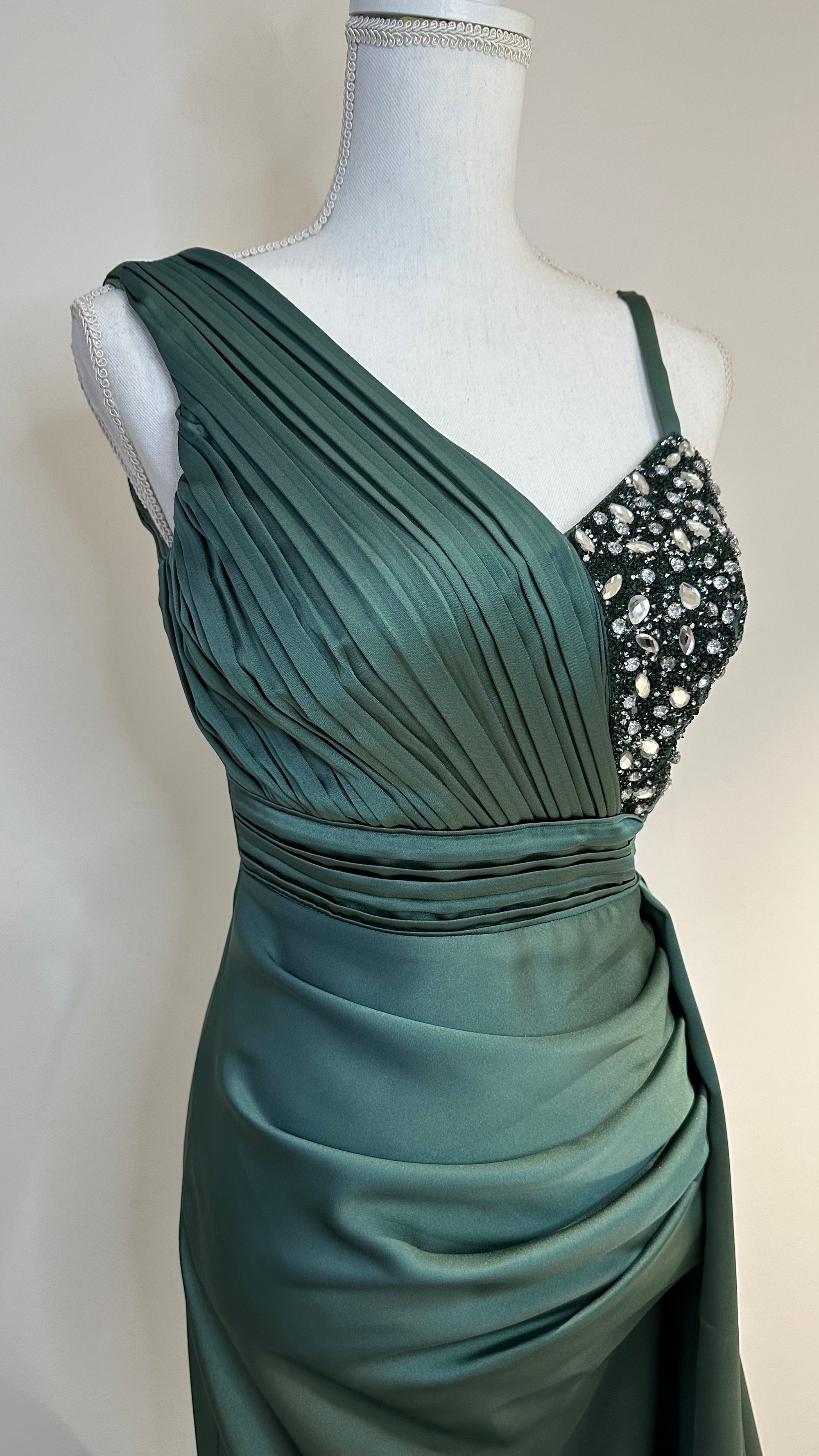 Hazen evening dress in turquoise - green