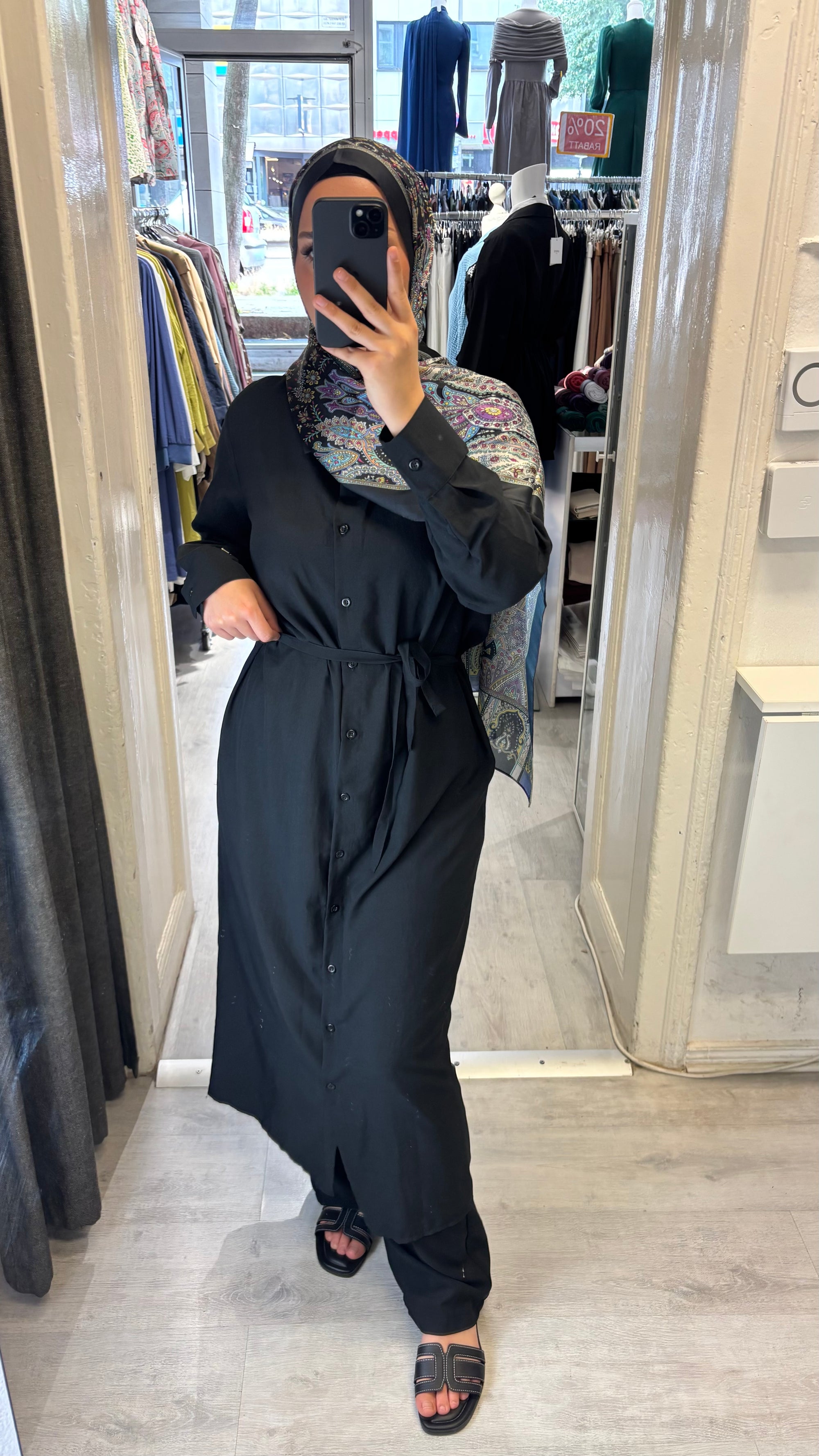 Armine set with trousers in black