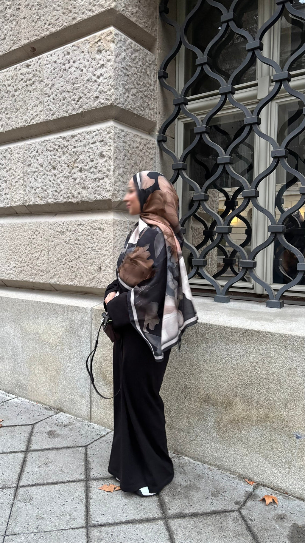 Bloom Hijab in Schwarz/Nude