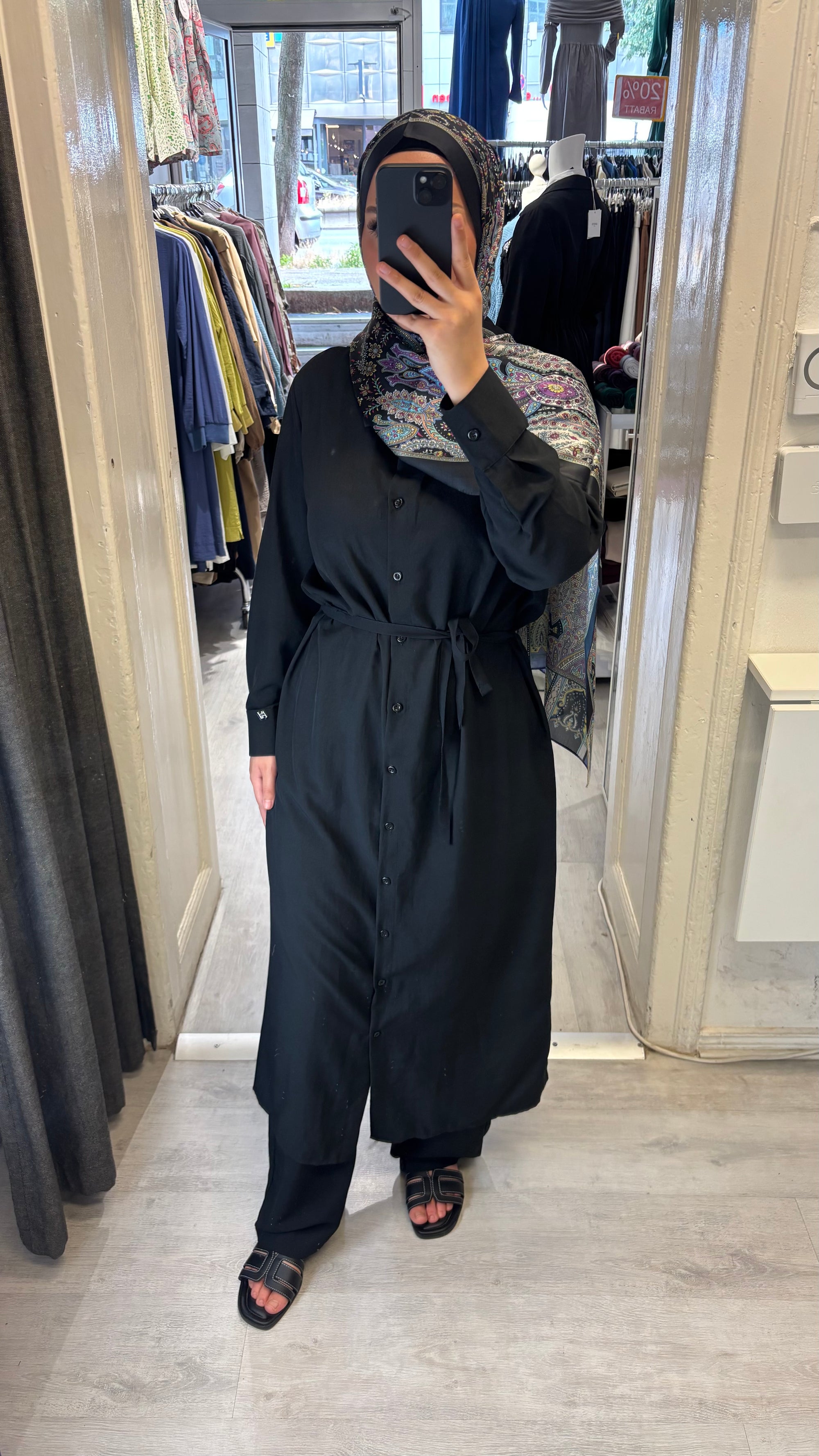 Armine set with trousers in black