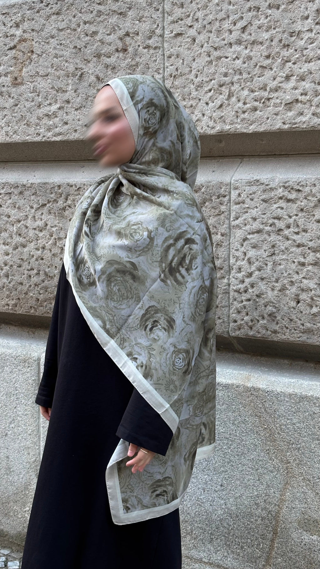 Floral Hijab in Grün/Creme