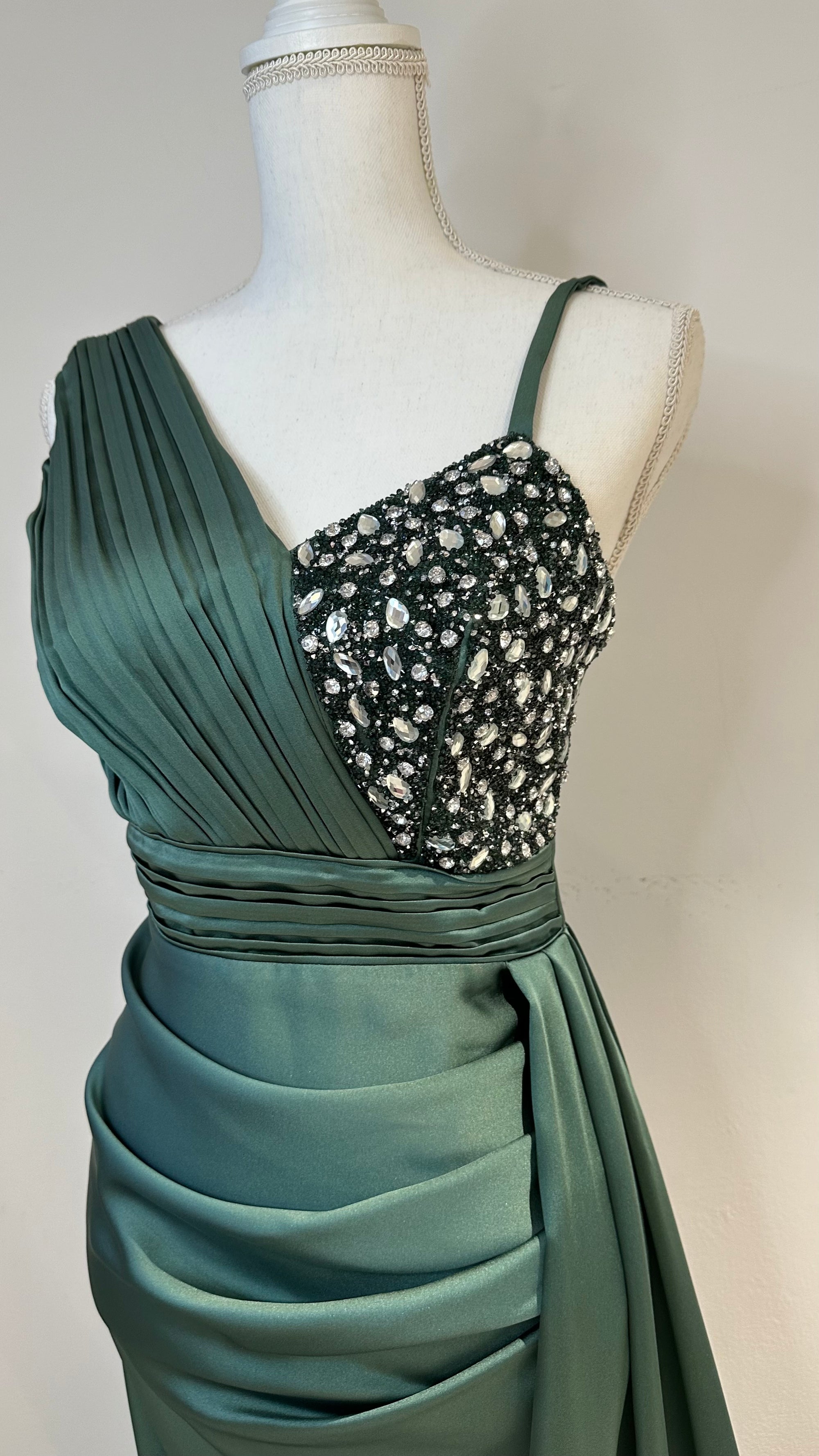Hazen evening dress in turquoise - green