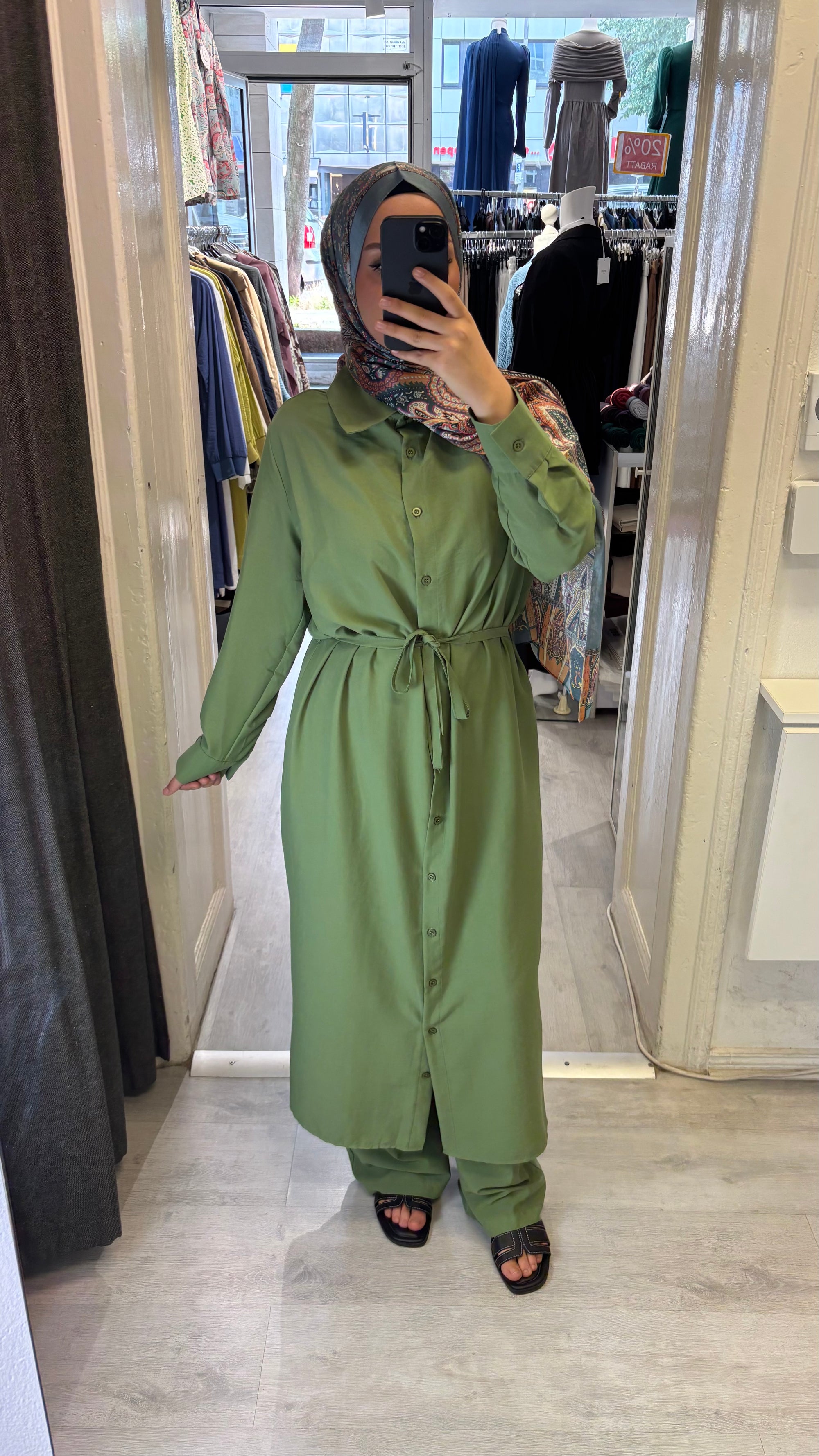 Armine set with trousers in green
