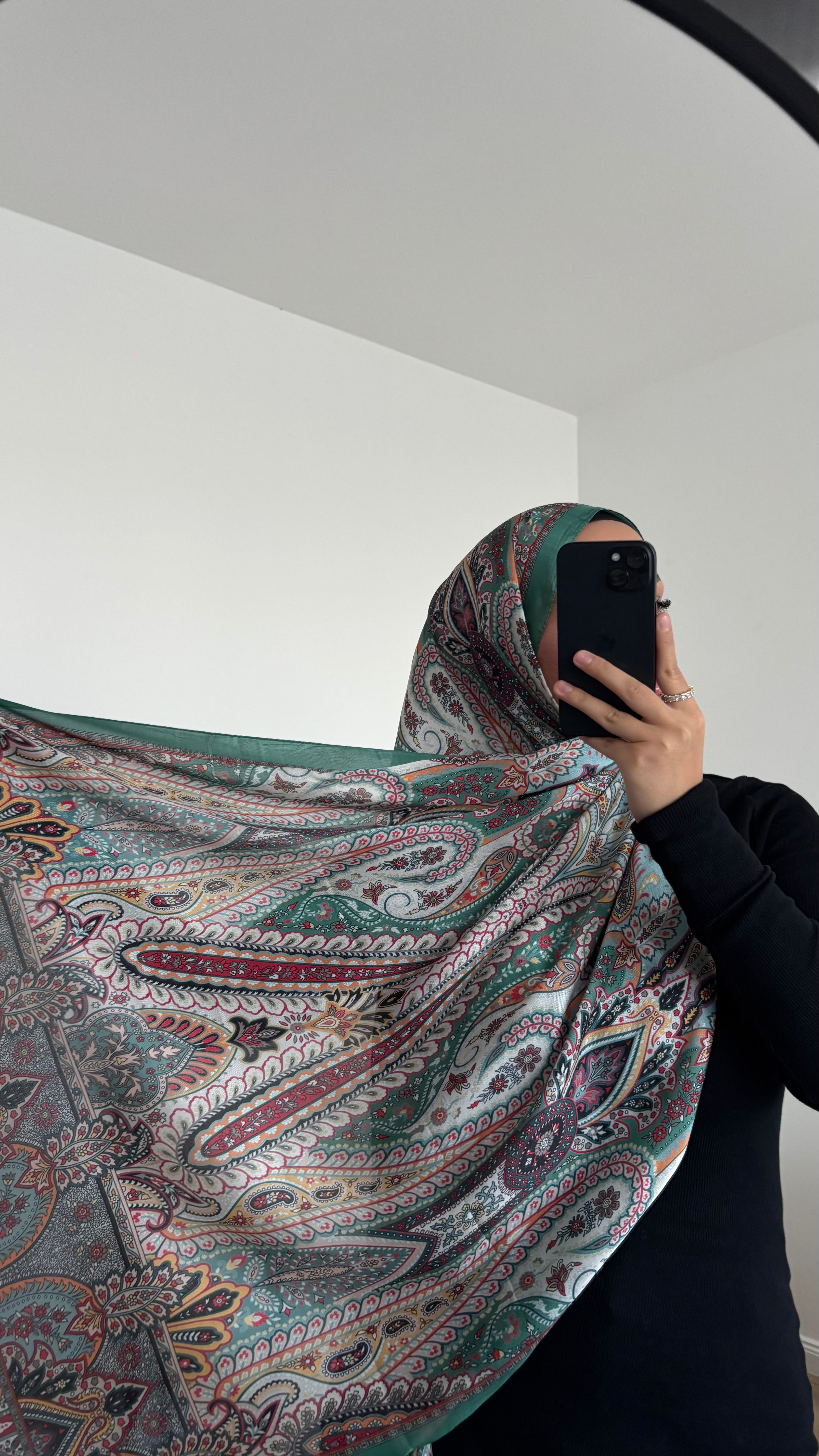 Seidenvoile Hijab in grün-rot