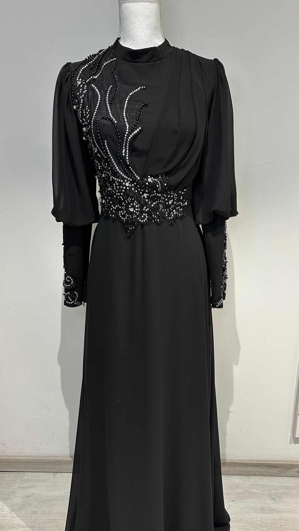Nil evening dress in black