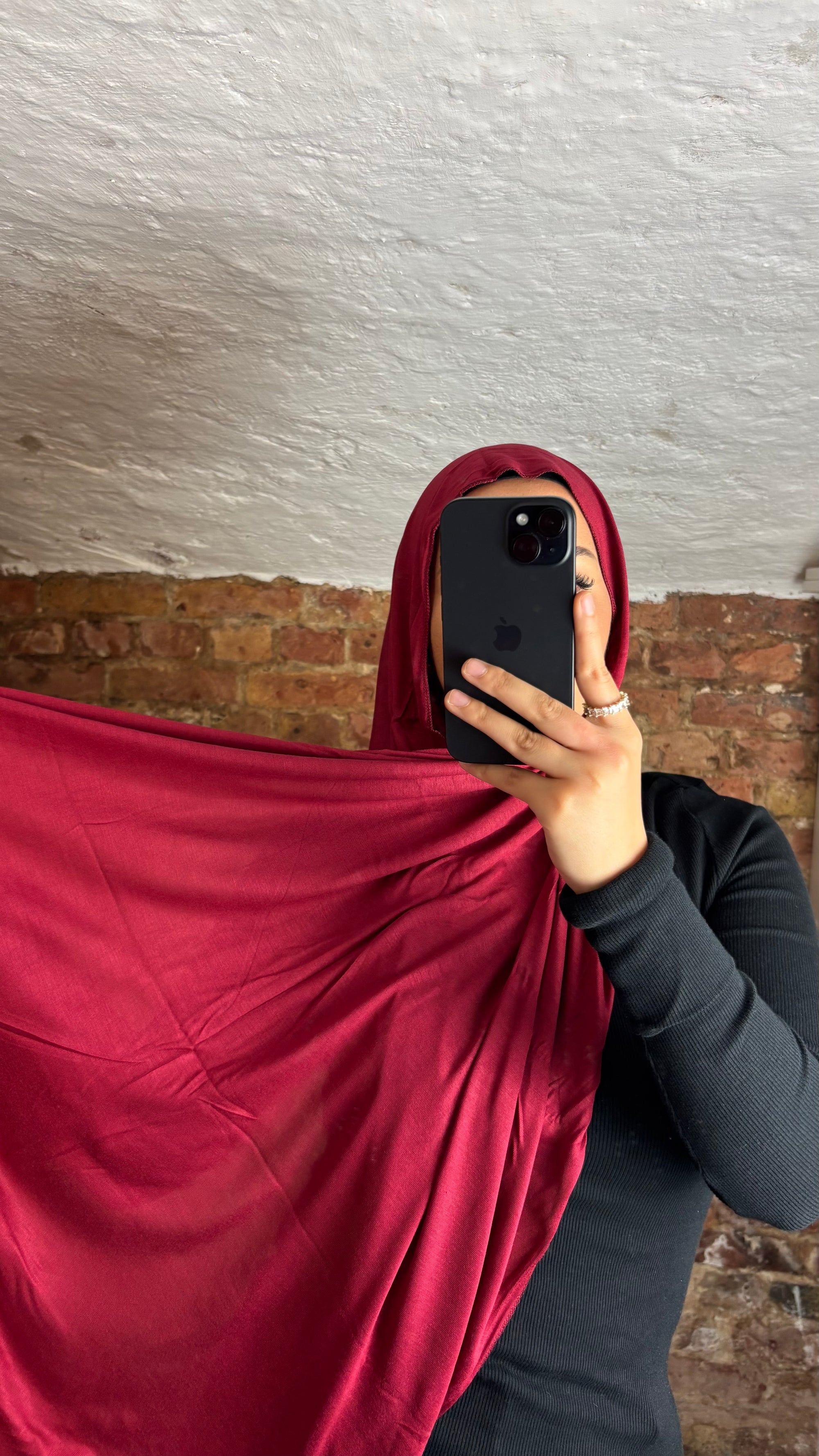 Armine jersey hijab in carmine red