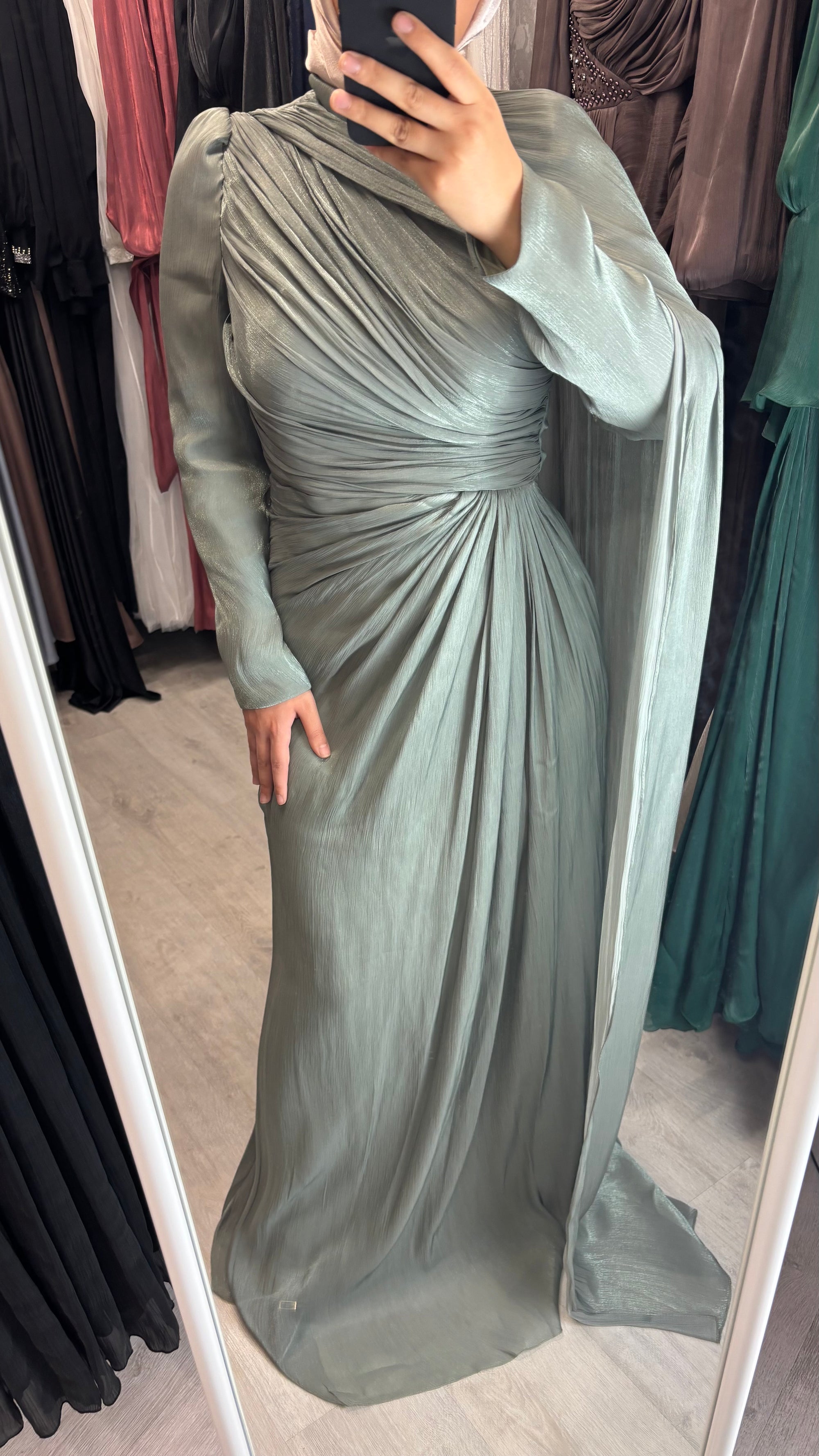 Huda evening dress in mint