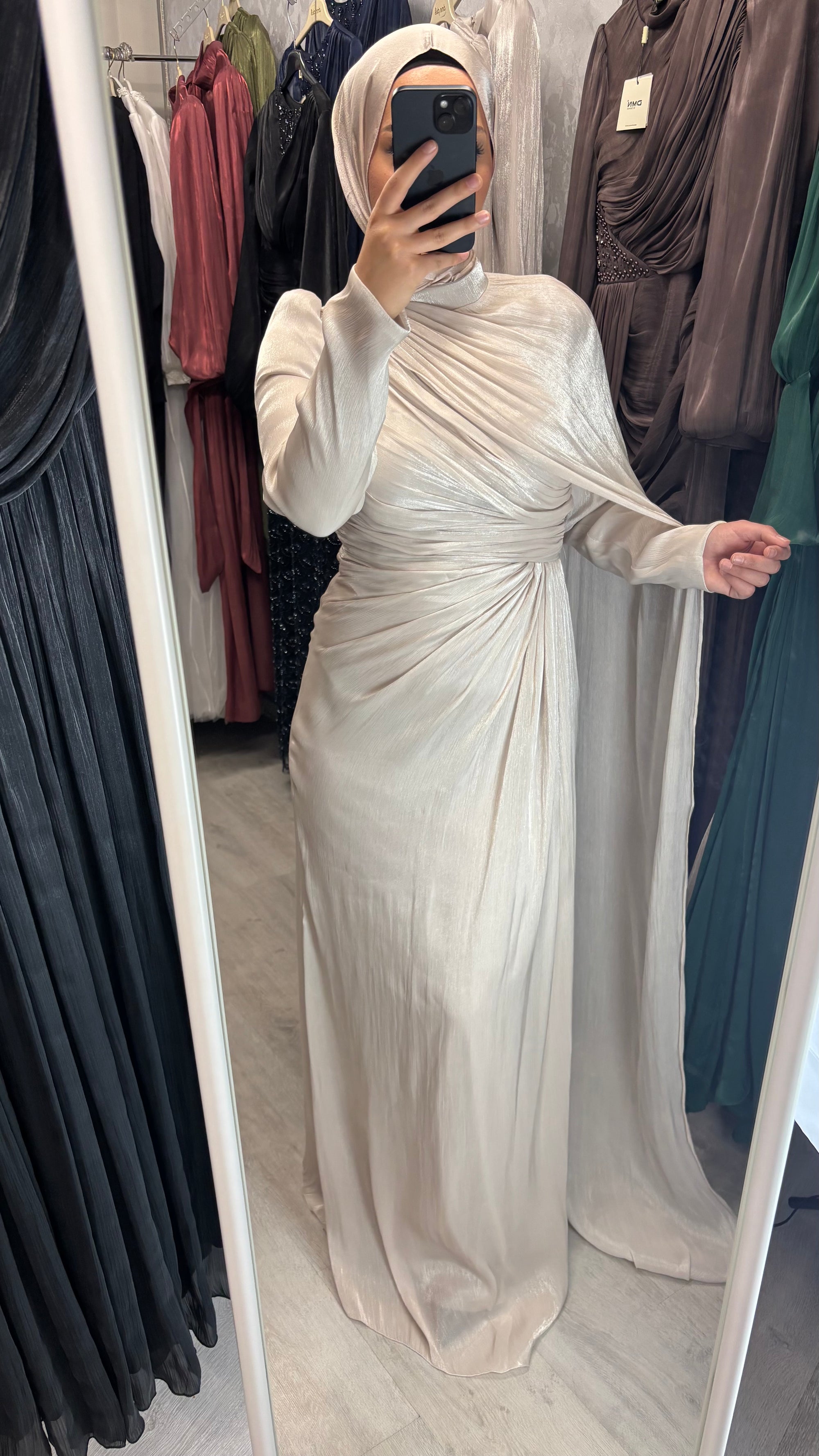 Huda evening dress in cream