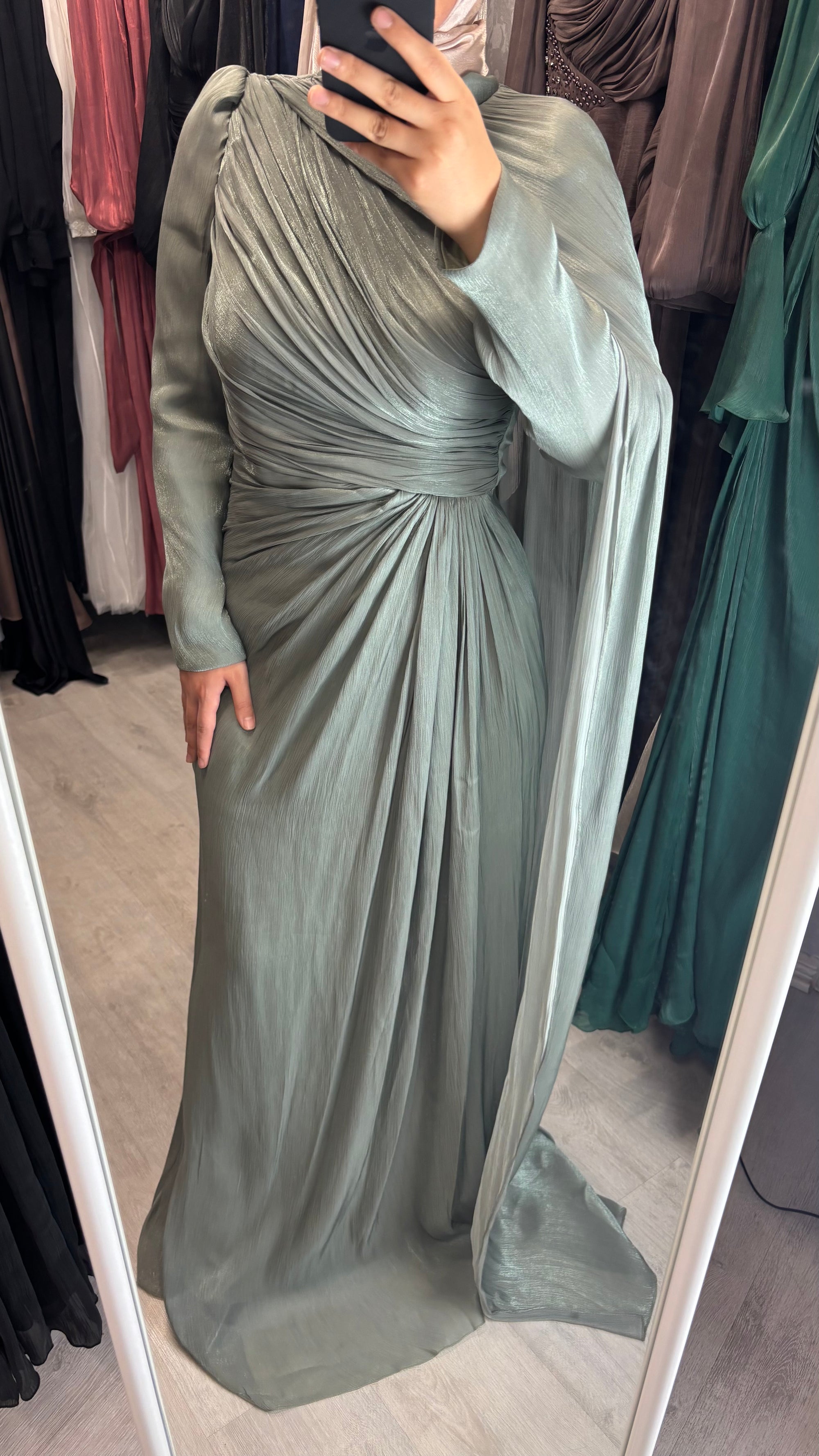 Huda evening dress in mint