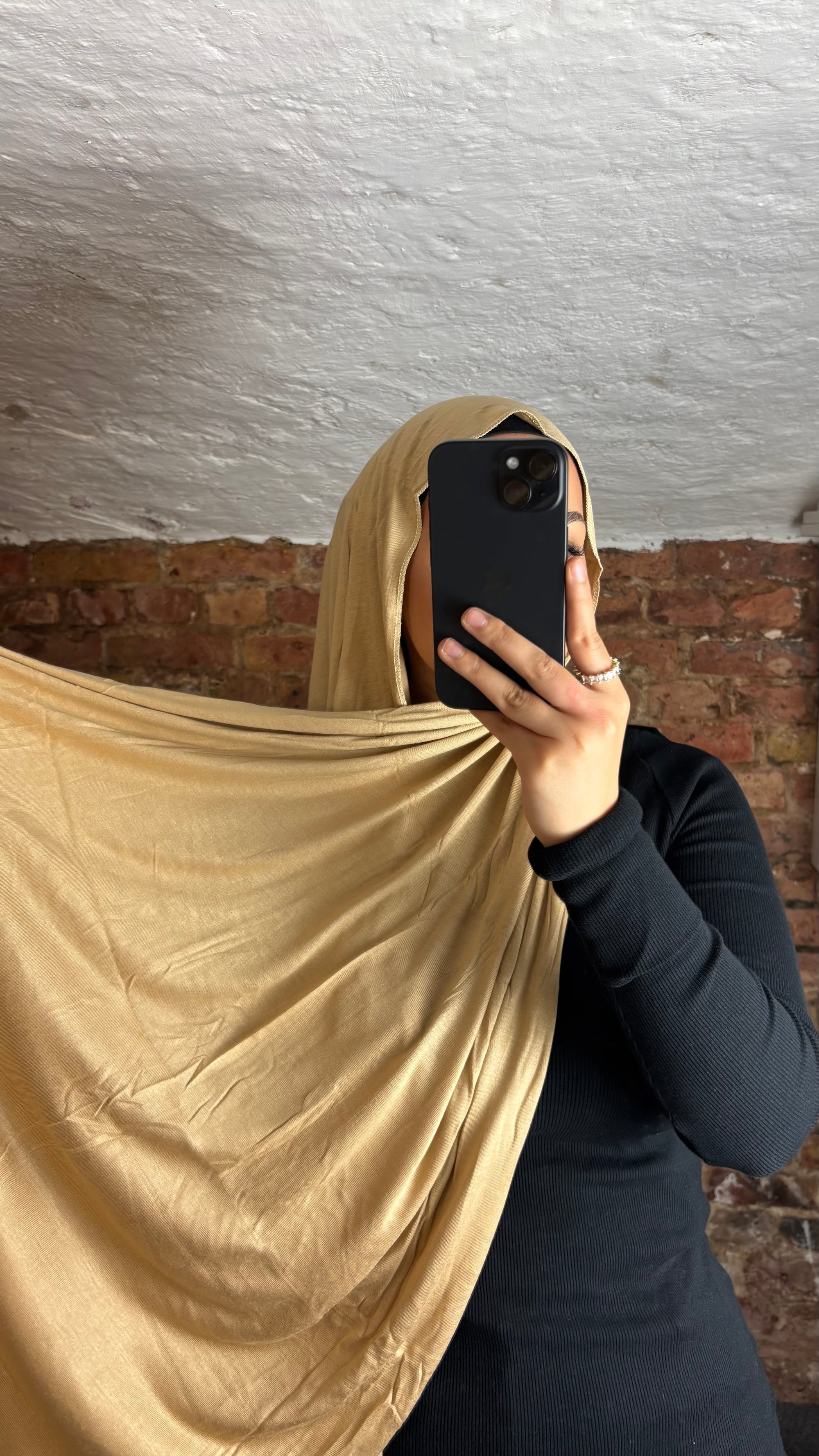 Armine jersey hijab in beige-gold