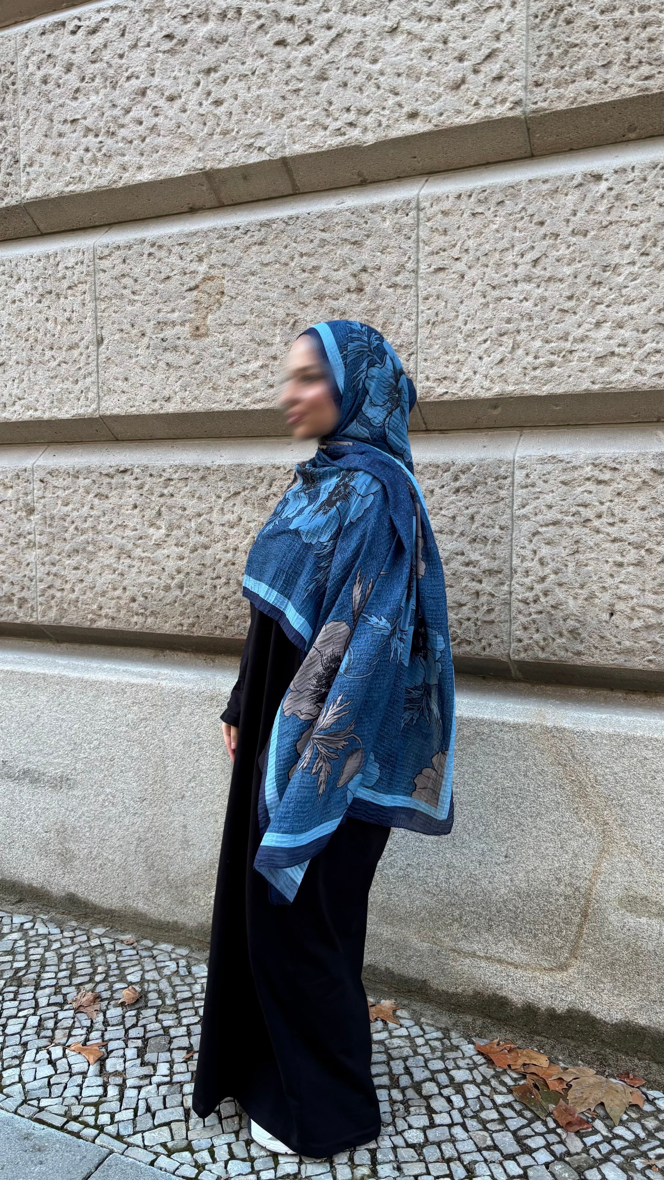 Rosea Hijab in Blau