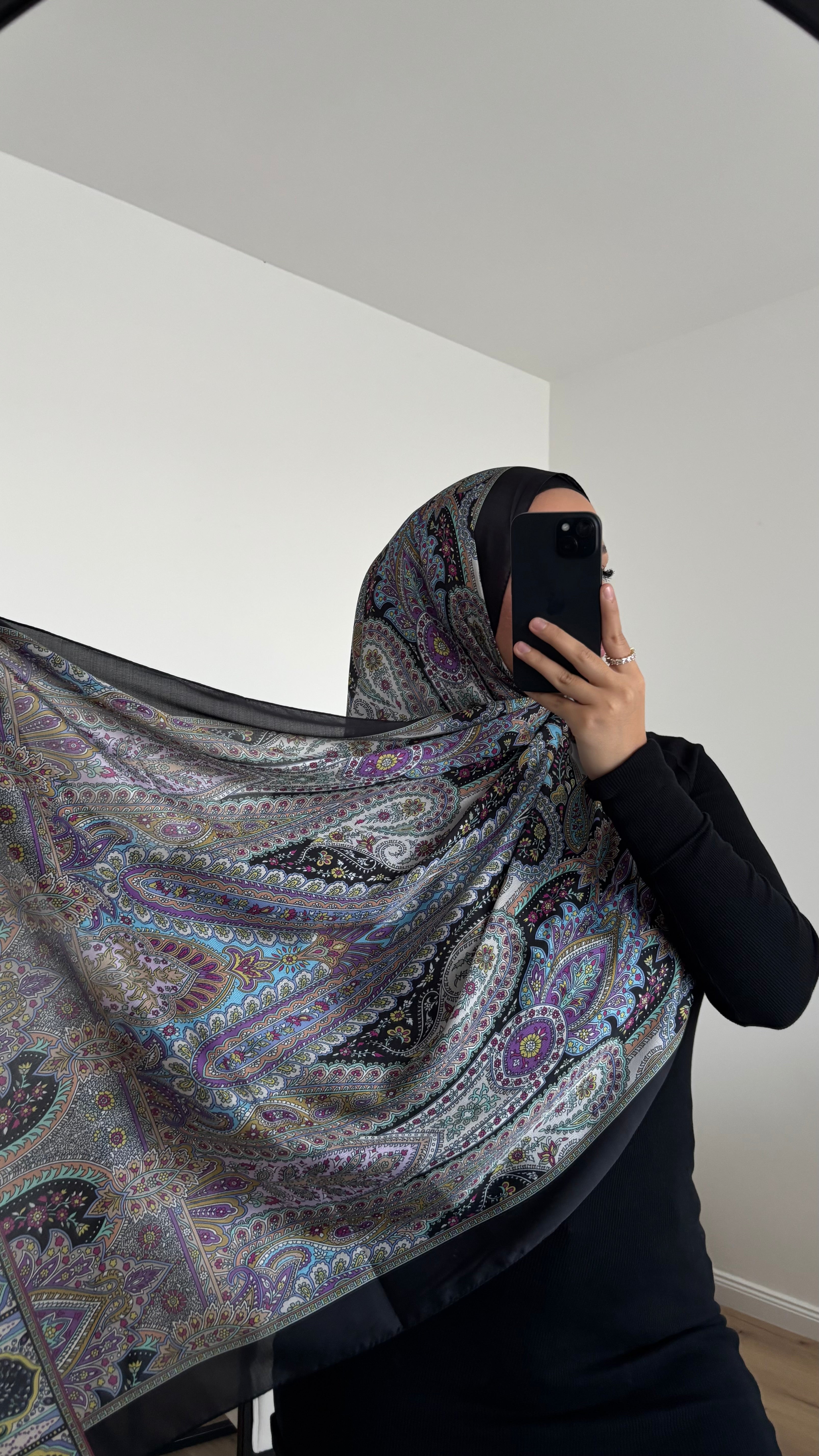 Seidenvoile Hijab in schwarz-lila
