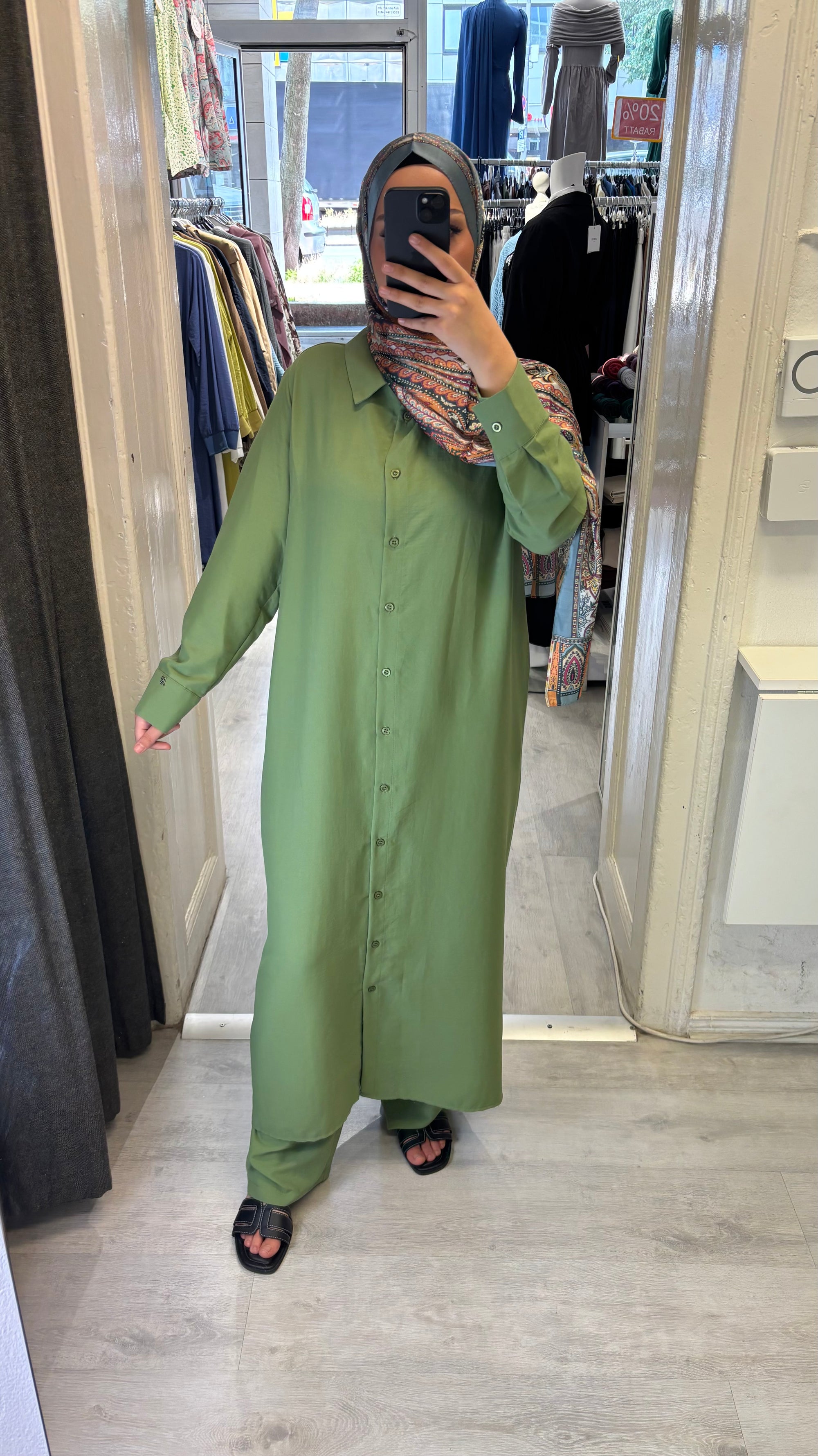 Armine set with trousers in green