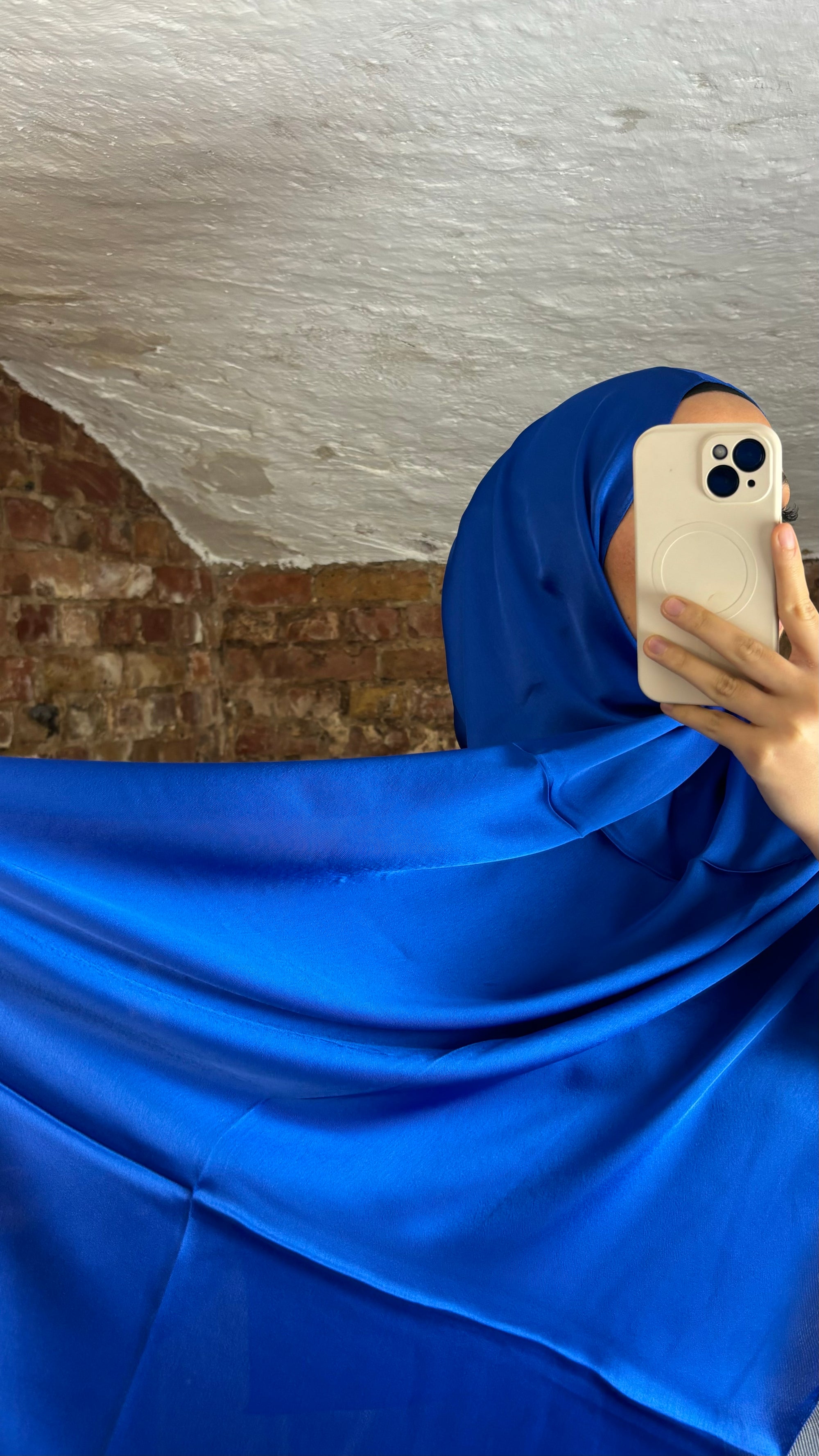 ARMINE trend scarf in royal blue