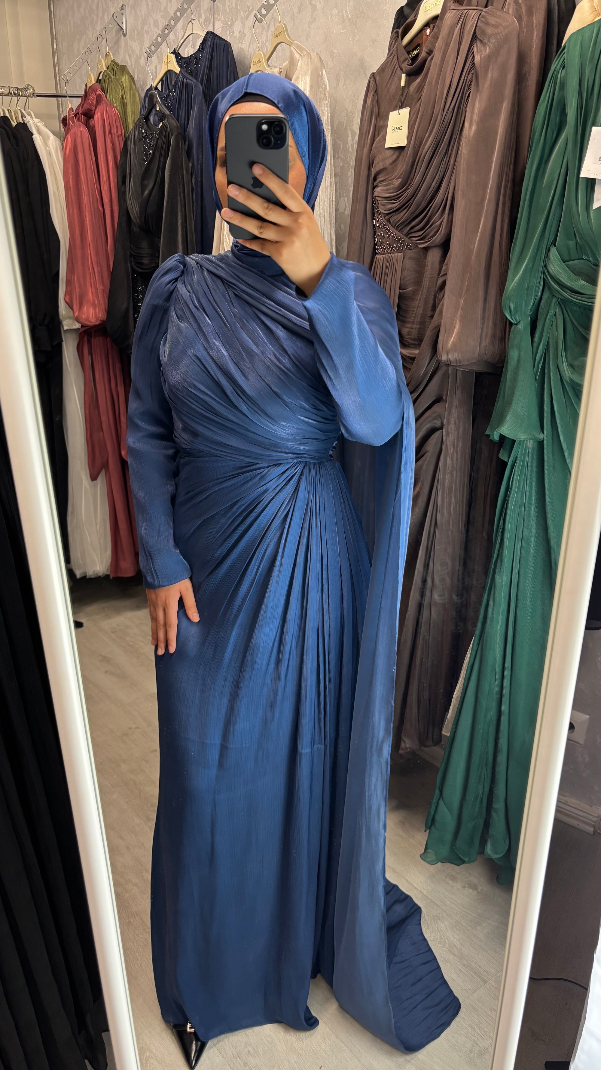 Huda evening dress in blue