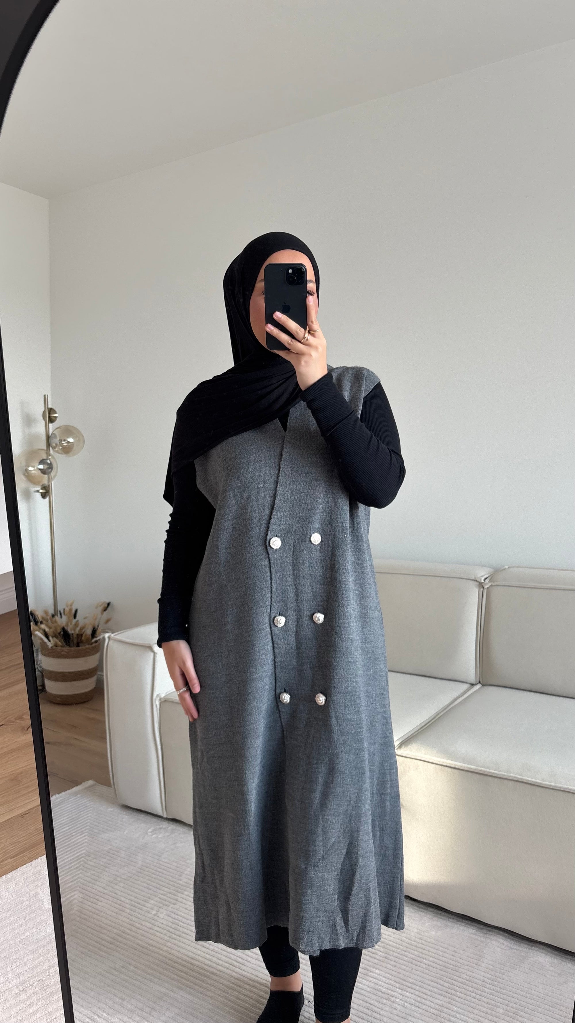 Nura Weste