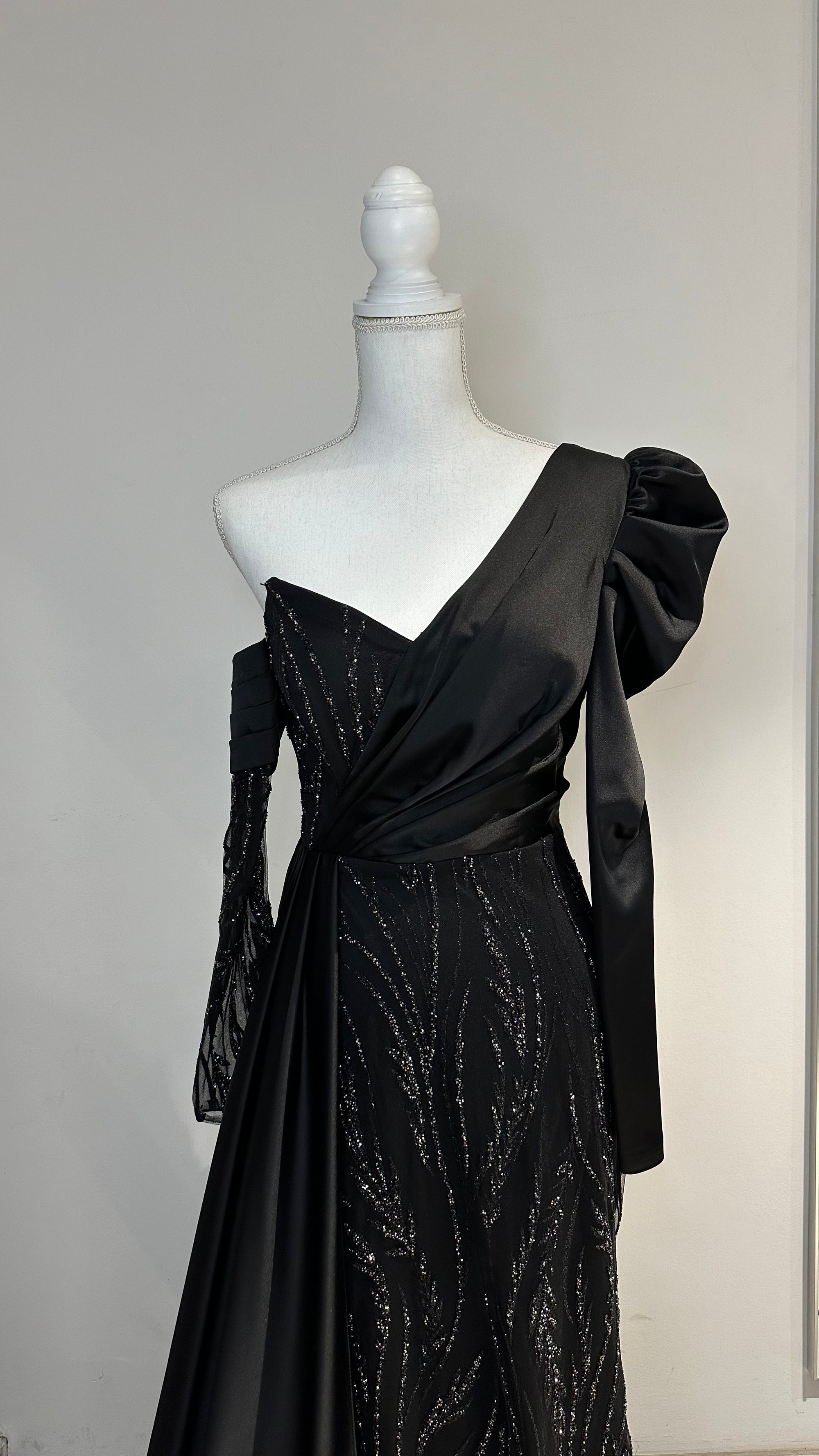 Ikbal evening dress in black