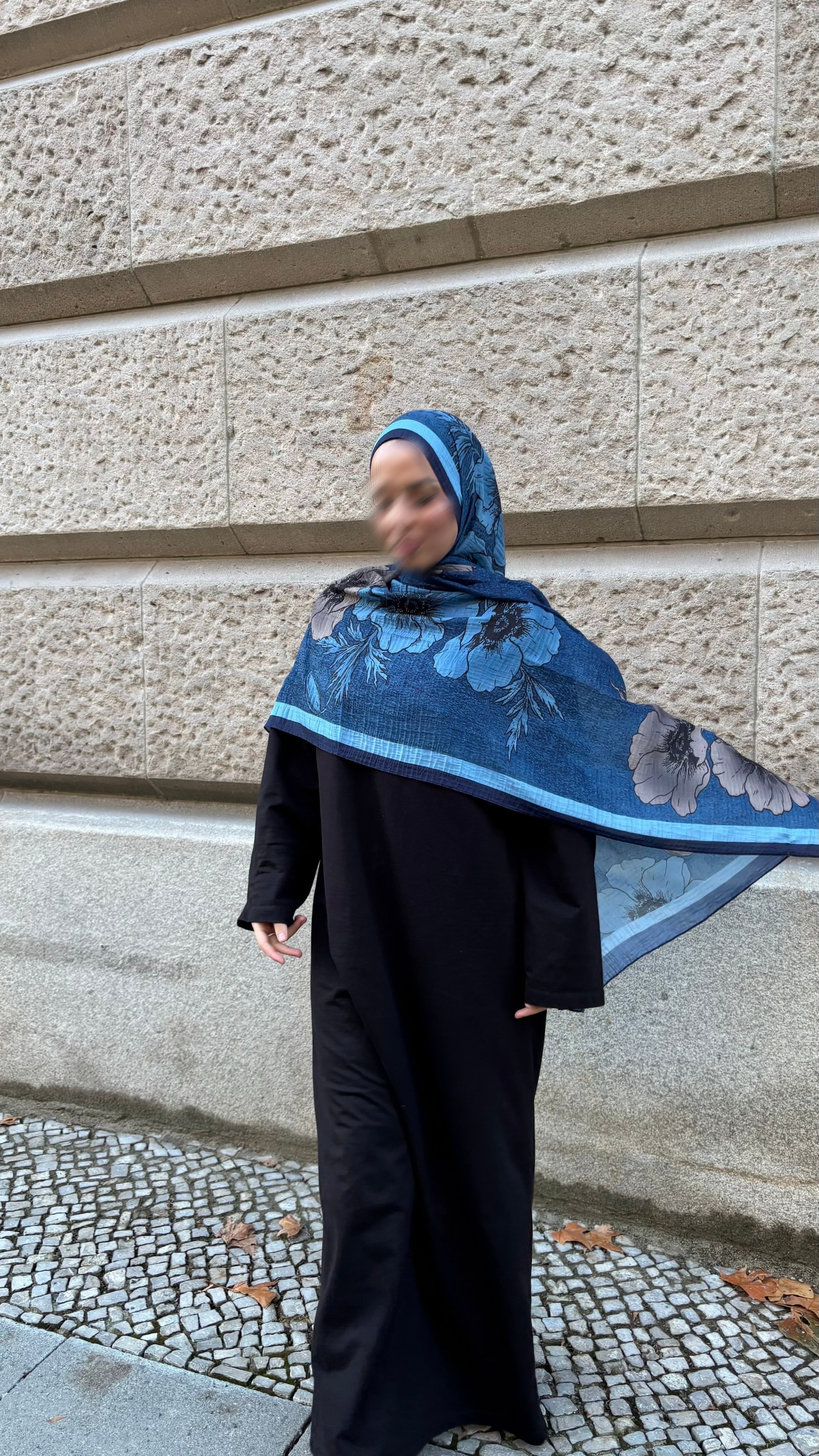 Rosea Hijab in Blau