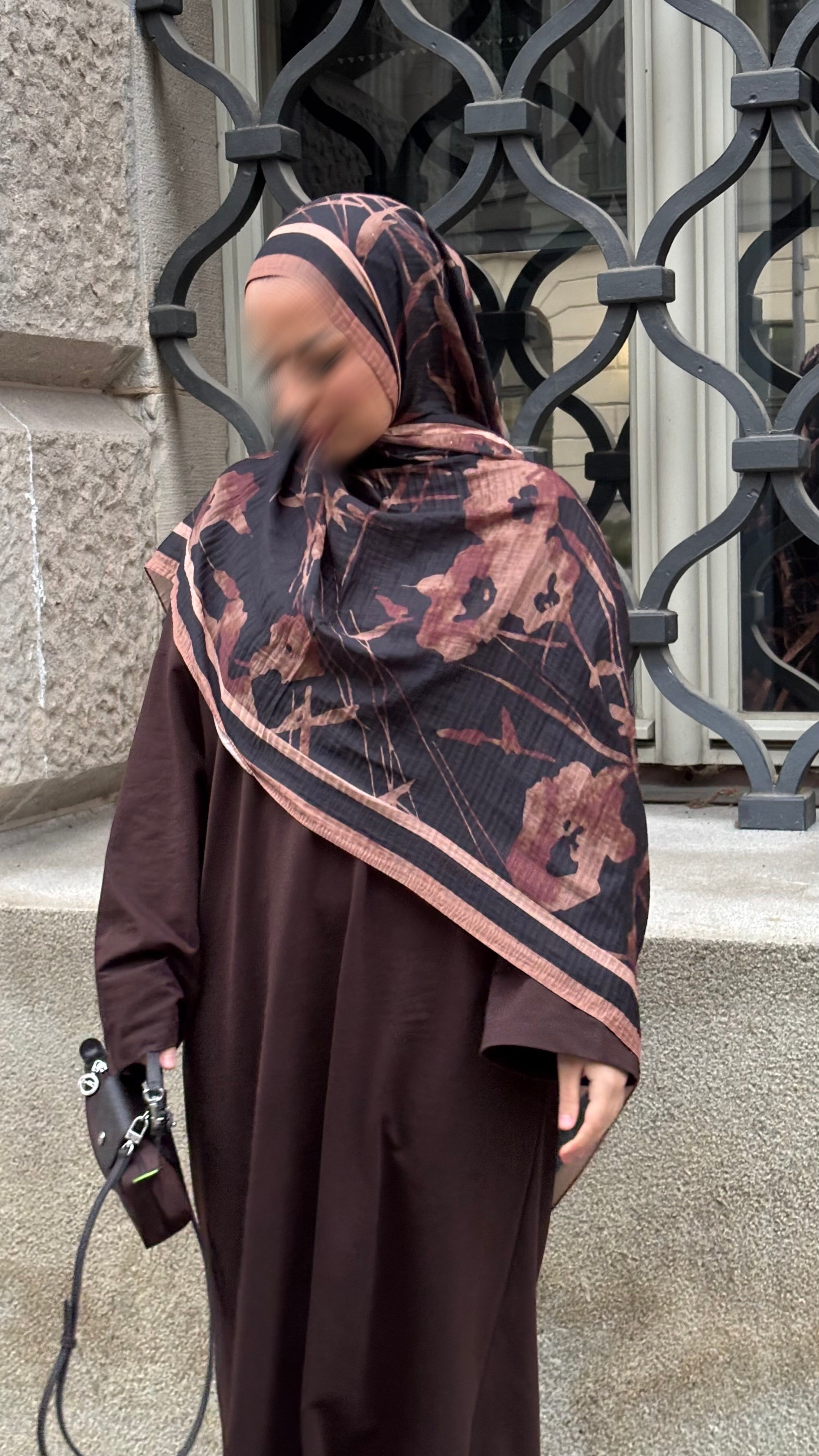 Rosalie Hijab in Schwarz/Braun