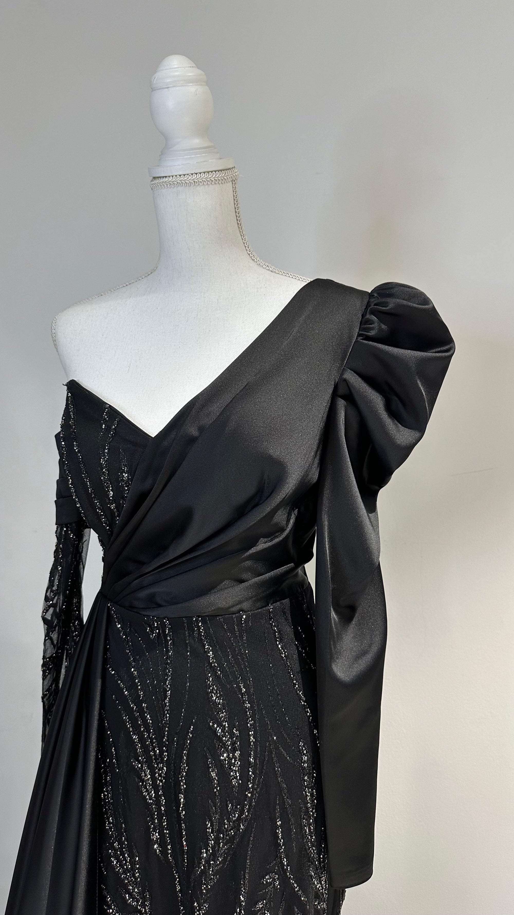 Ikbal evening dress in black