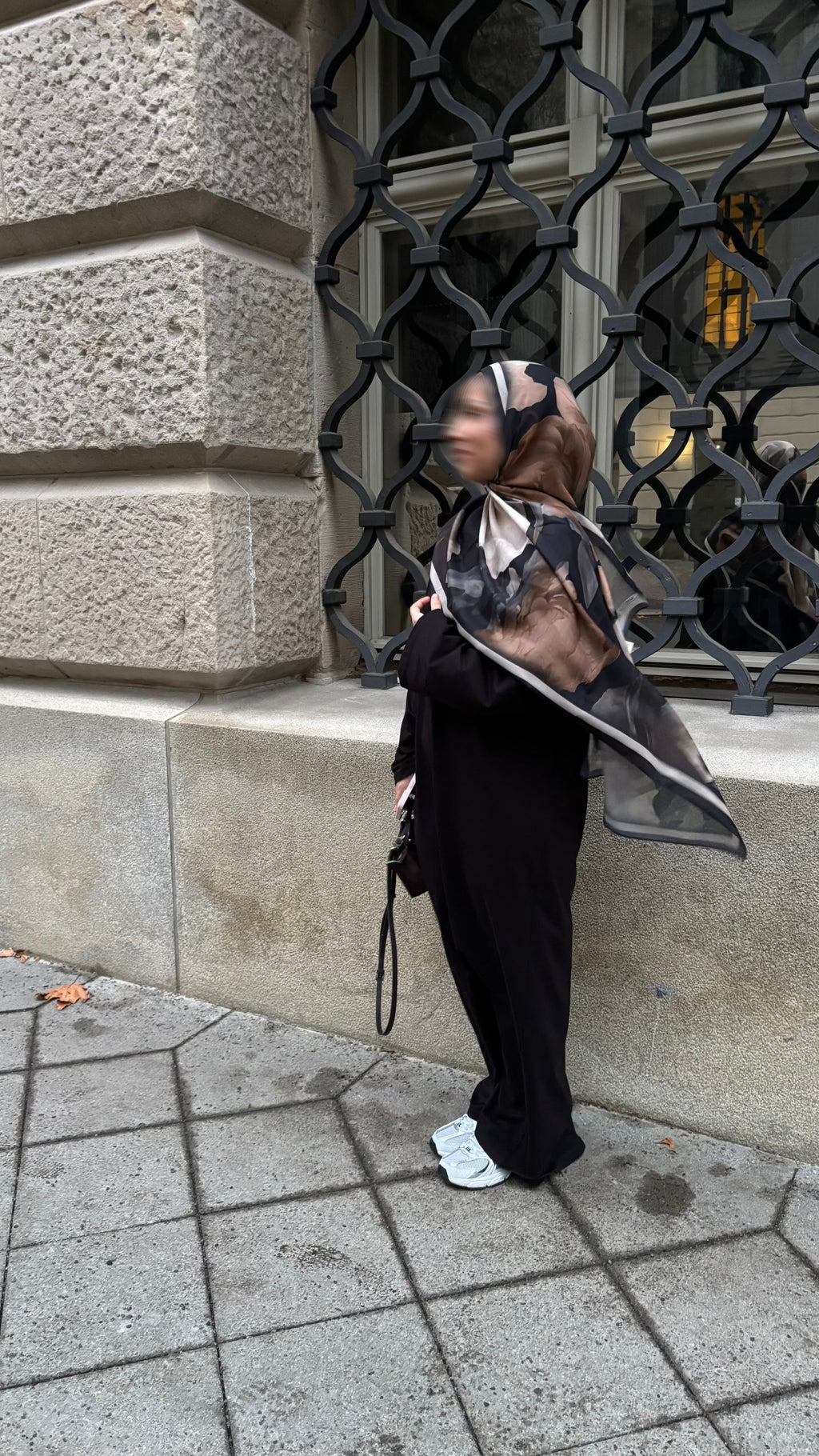 Bloom Hijab in Schwarz/Nude