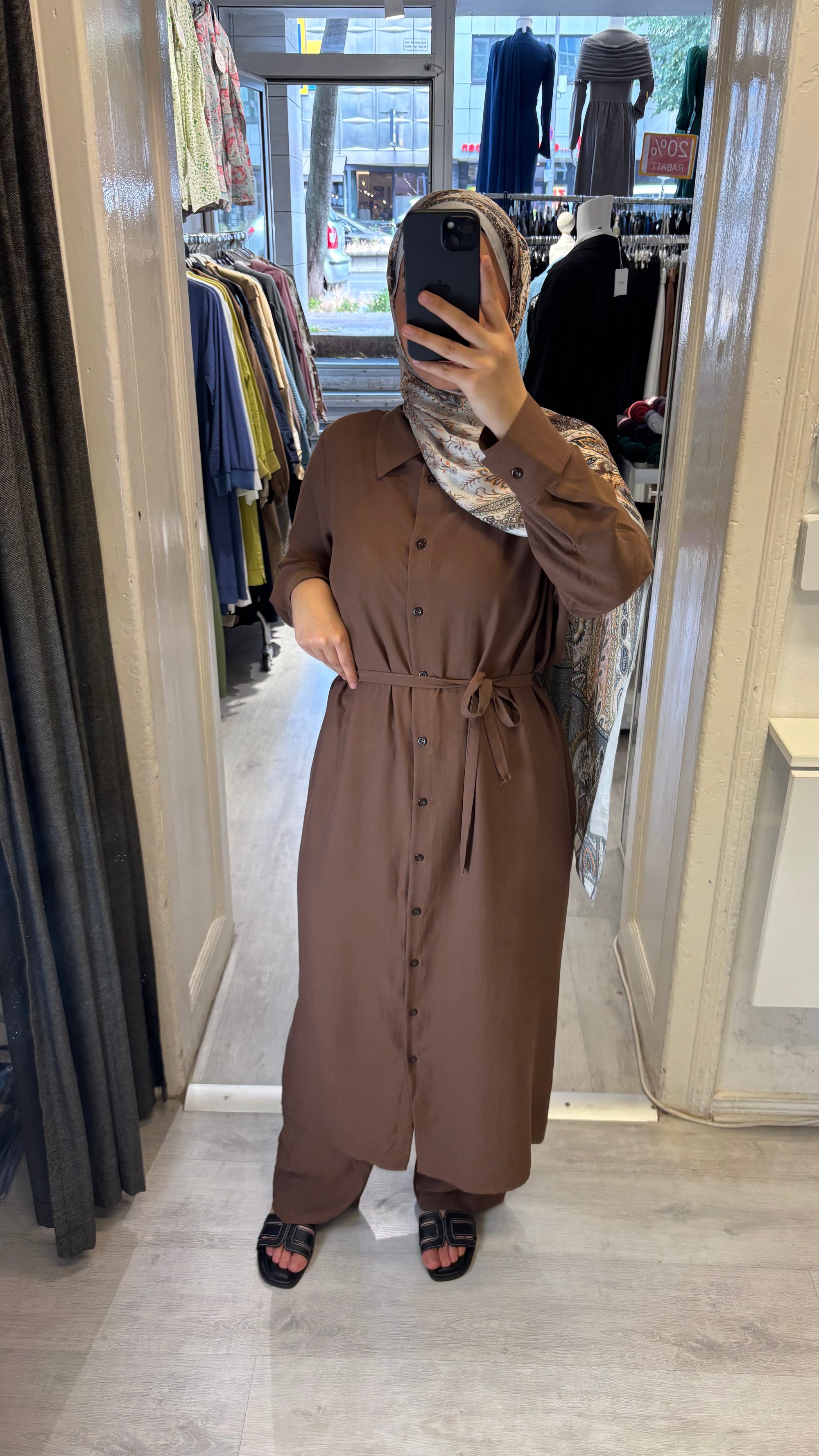 Armine set with trousers in brown