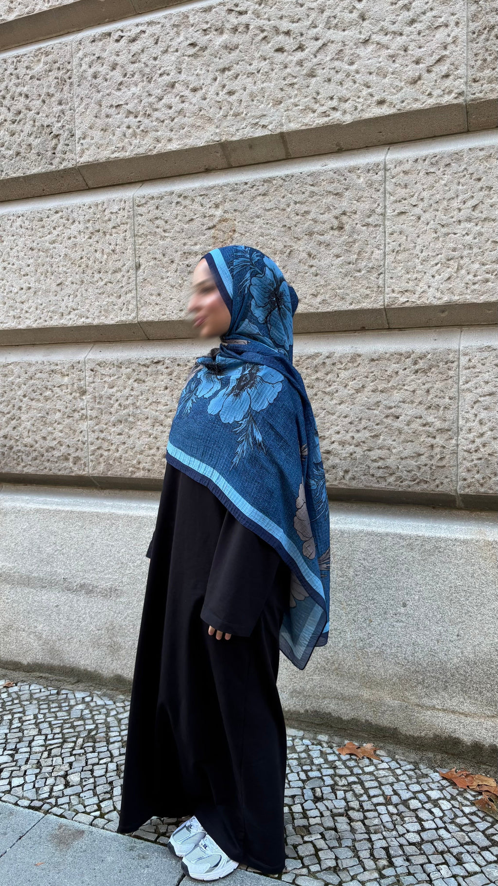Rosea Hijab in Blau