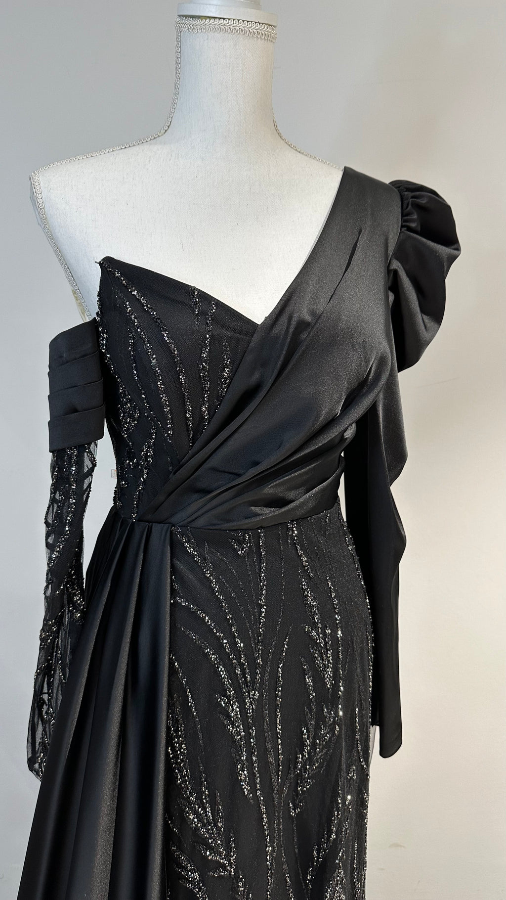 Ikbal evening dress in black