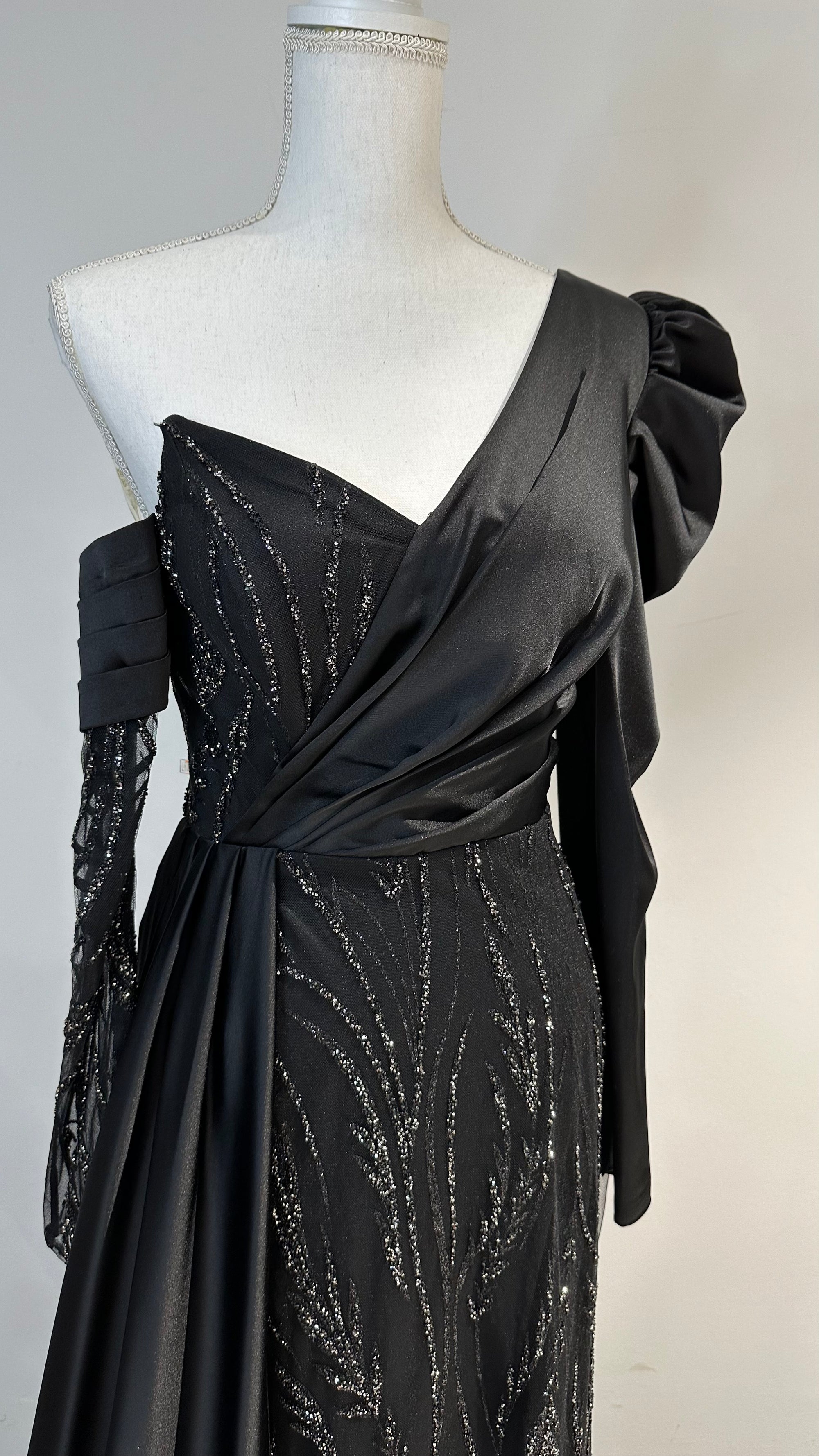 Ikbal evening dress in black