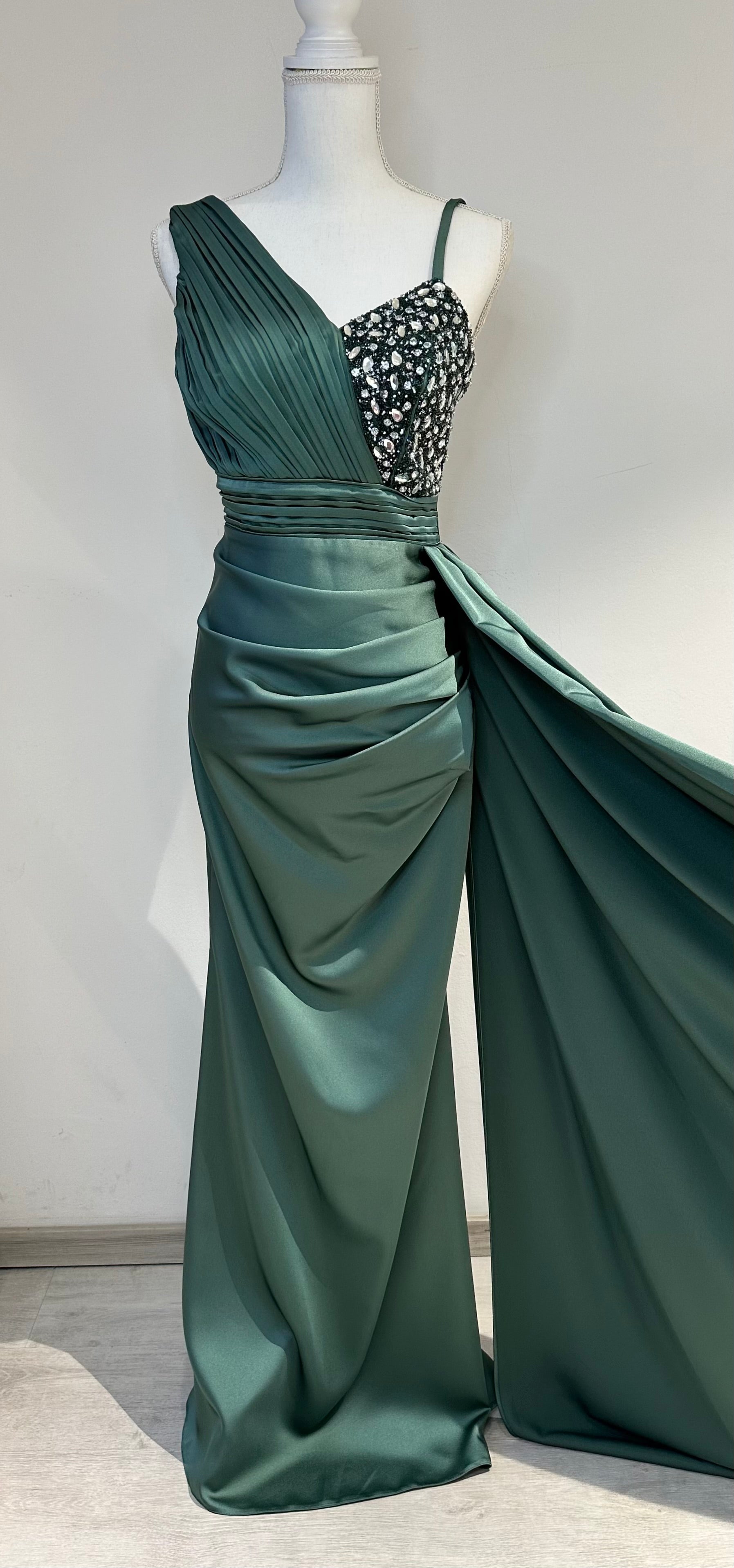 Hazen evening dress in turquoise - green