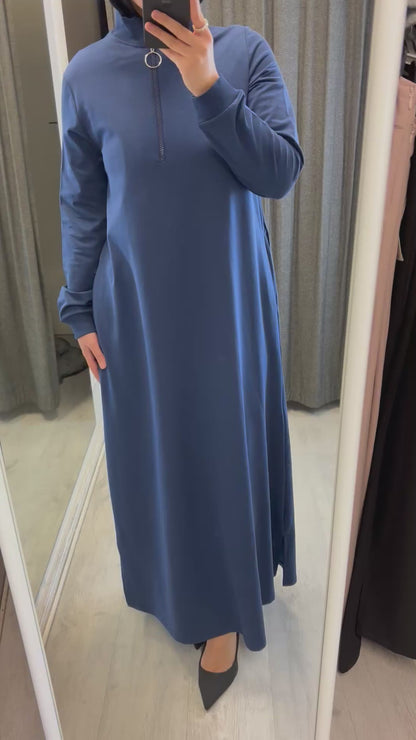 KLEID MIT REISSVERSCHLUSS AM KRAGEN IN BLAU